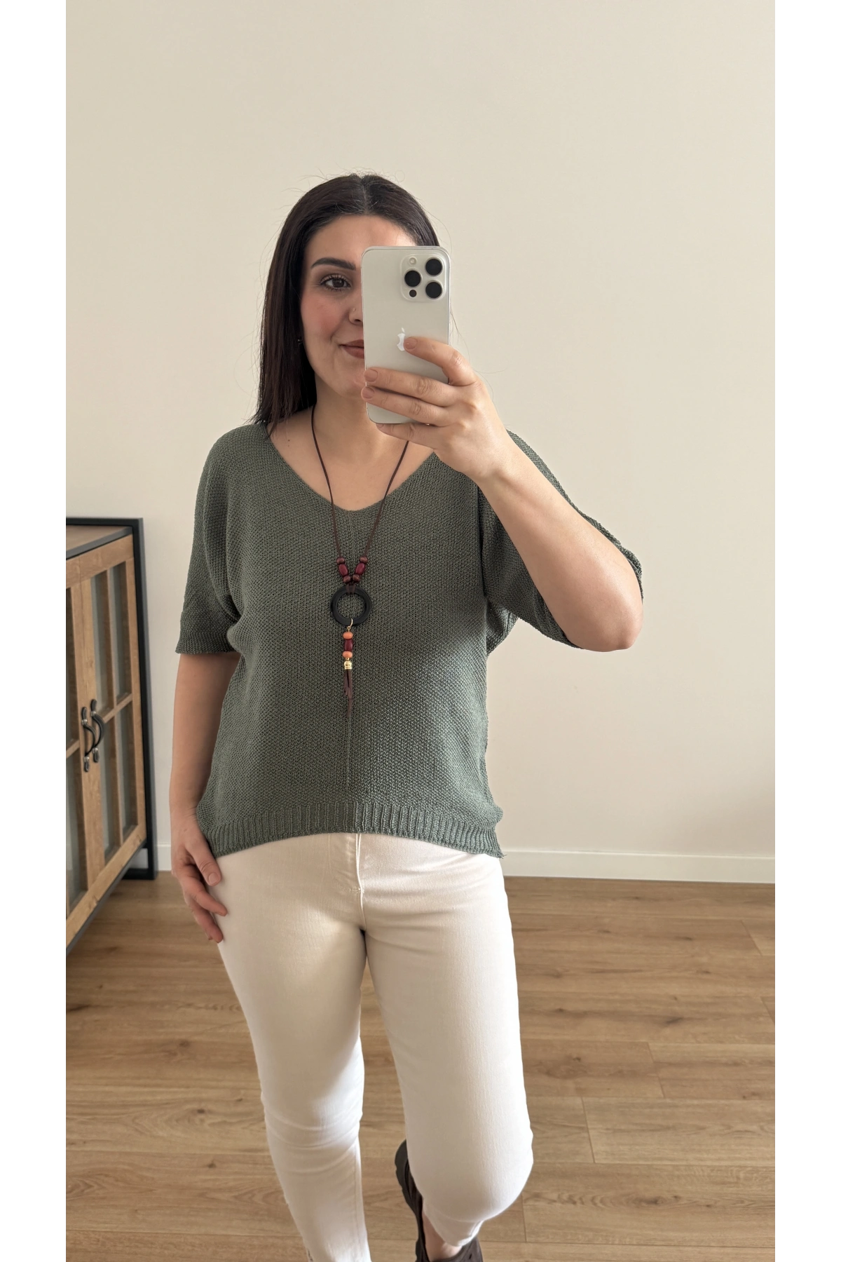 V Yaka Haki Yeşil Kolyeli İthal Bluz