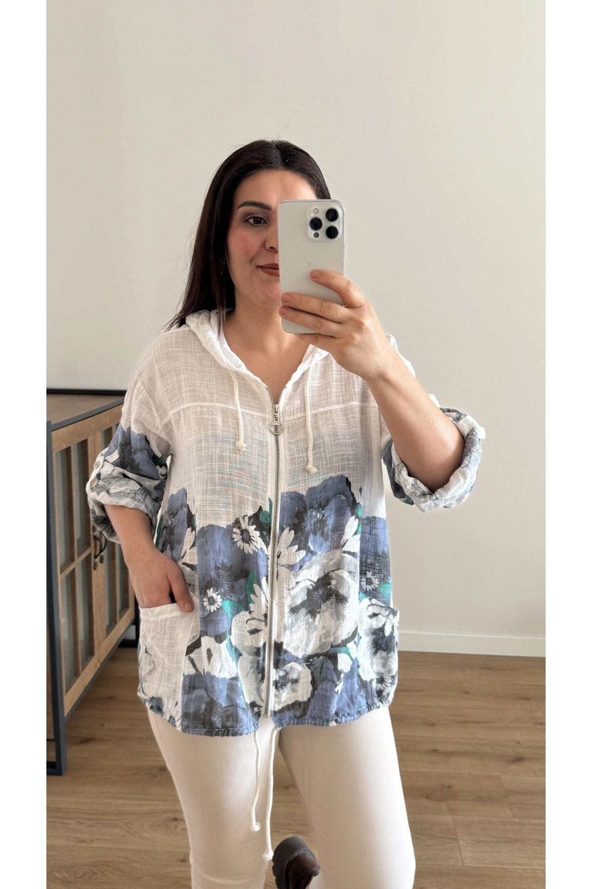 Çiçek Desenli Beyaz Renk Fermuarlı İthal Ceket