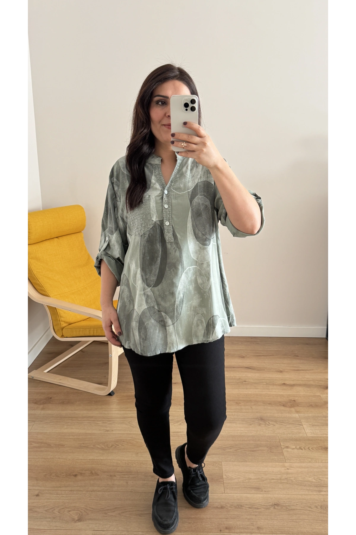 Hakim Yaka Pul Payet Desenli Haki Yeşil İthal Gömlek