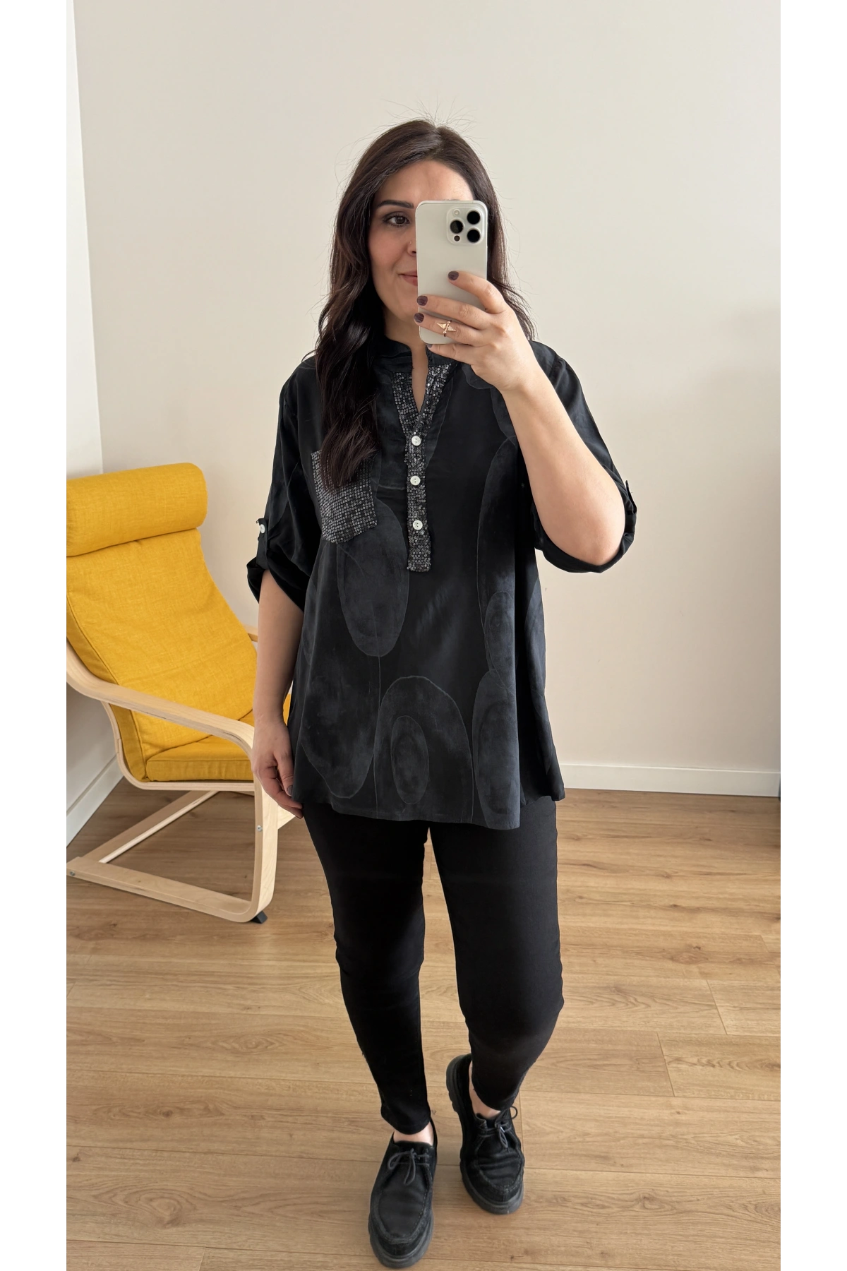 Hakim Yaka Pul Payet Desenli Siyah İthal Gömlek