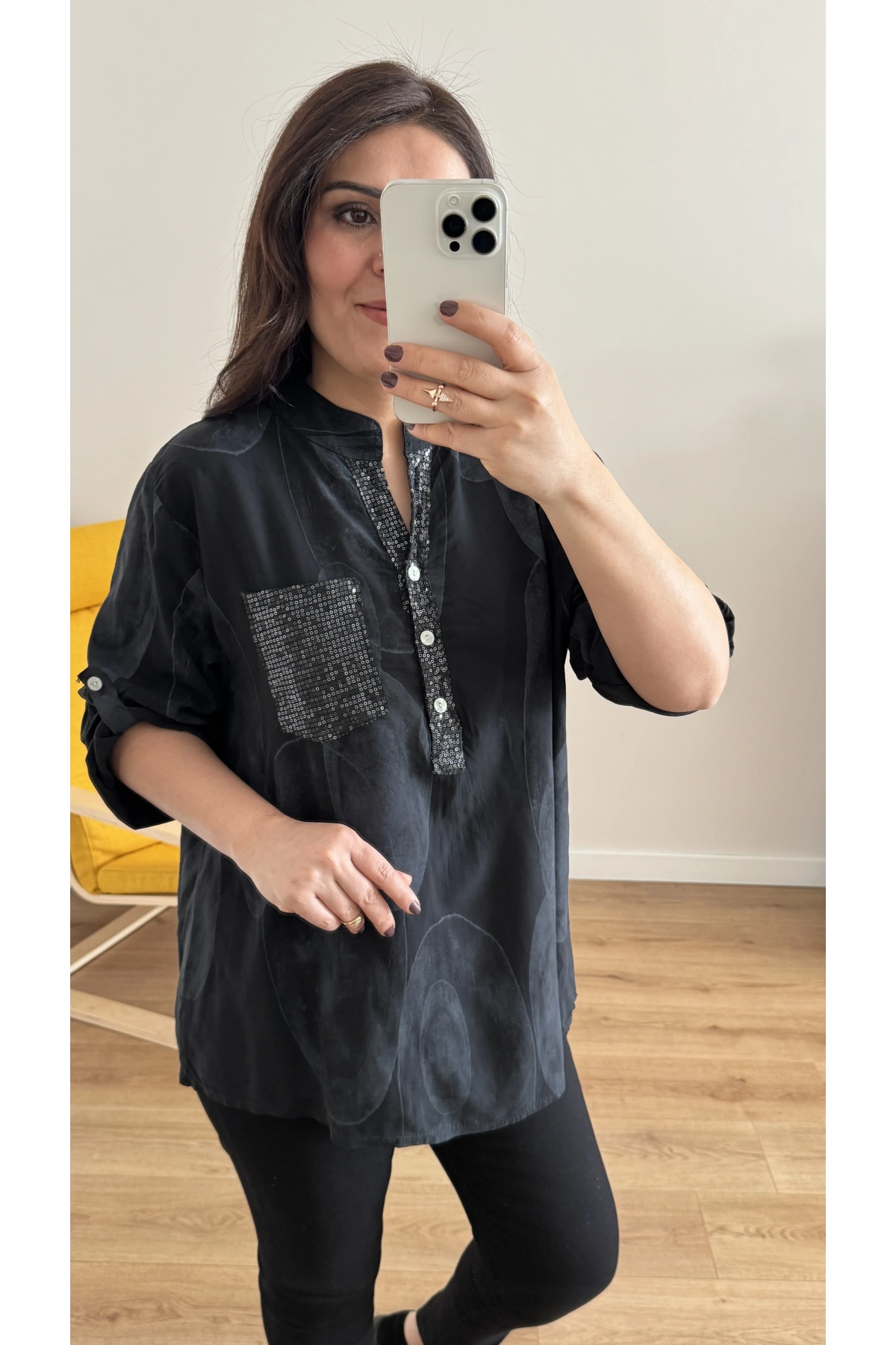 Hakim Yaka Pul Payet Desenli Siyah İthal Gömlek