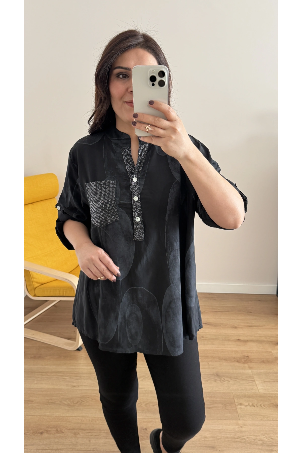 Hakim Yaka Pul Payet Desenli Siyah İthal Gömlek