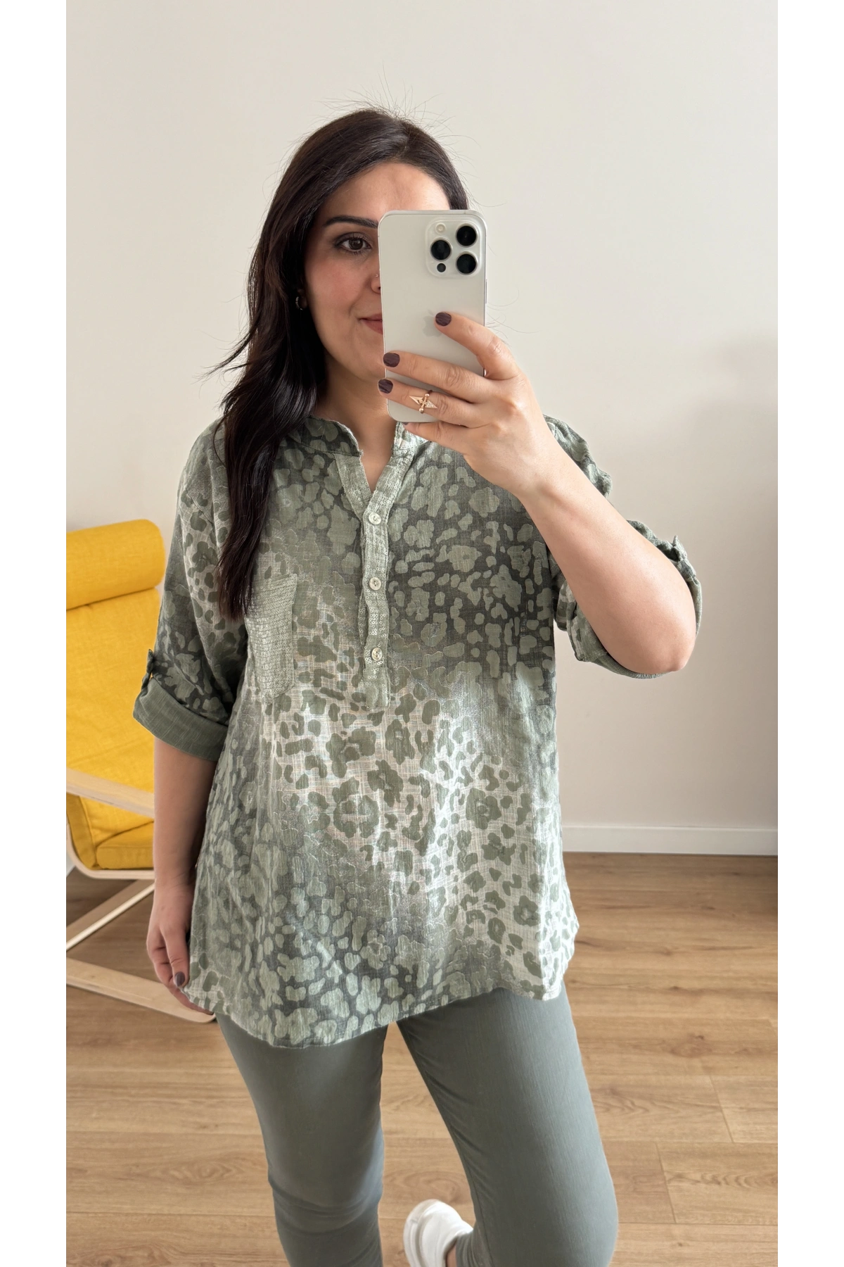 Pul Payet İşlemeli Haki Yeşil İthal Bluz