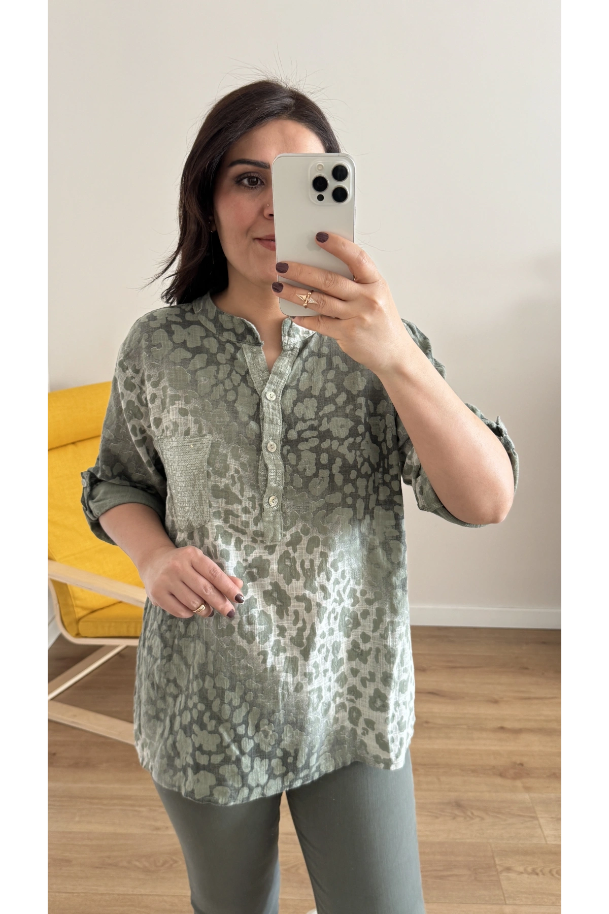 Pul Payet İşlemeli Haki Yeşil İthal Bluz