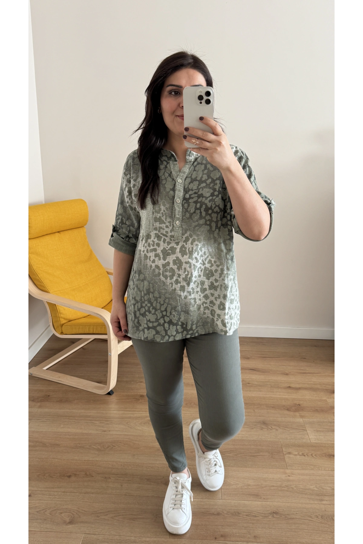 Pul Payet İşlemeli Haki Yeşil İthal Bluz