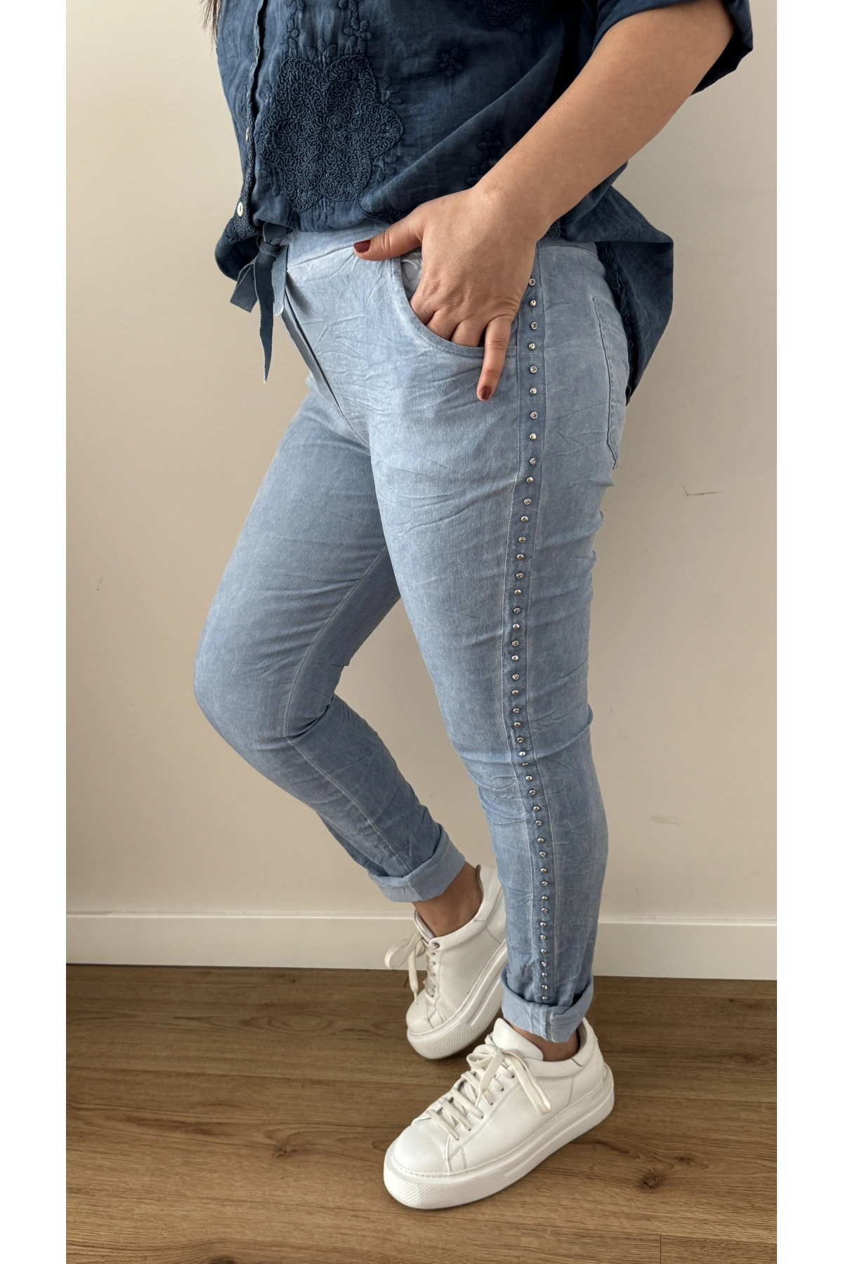 Yanı Zımba Şeritli Açık Mavi İthal Pantolon