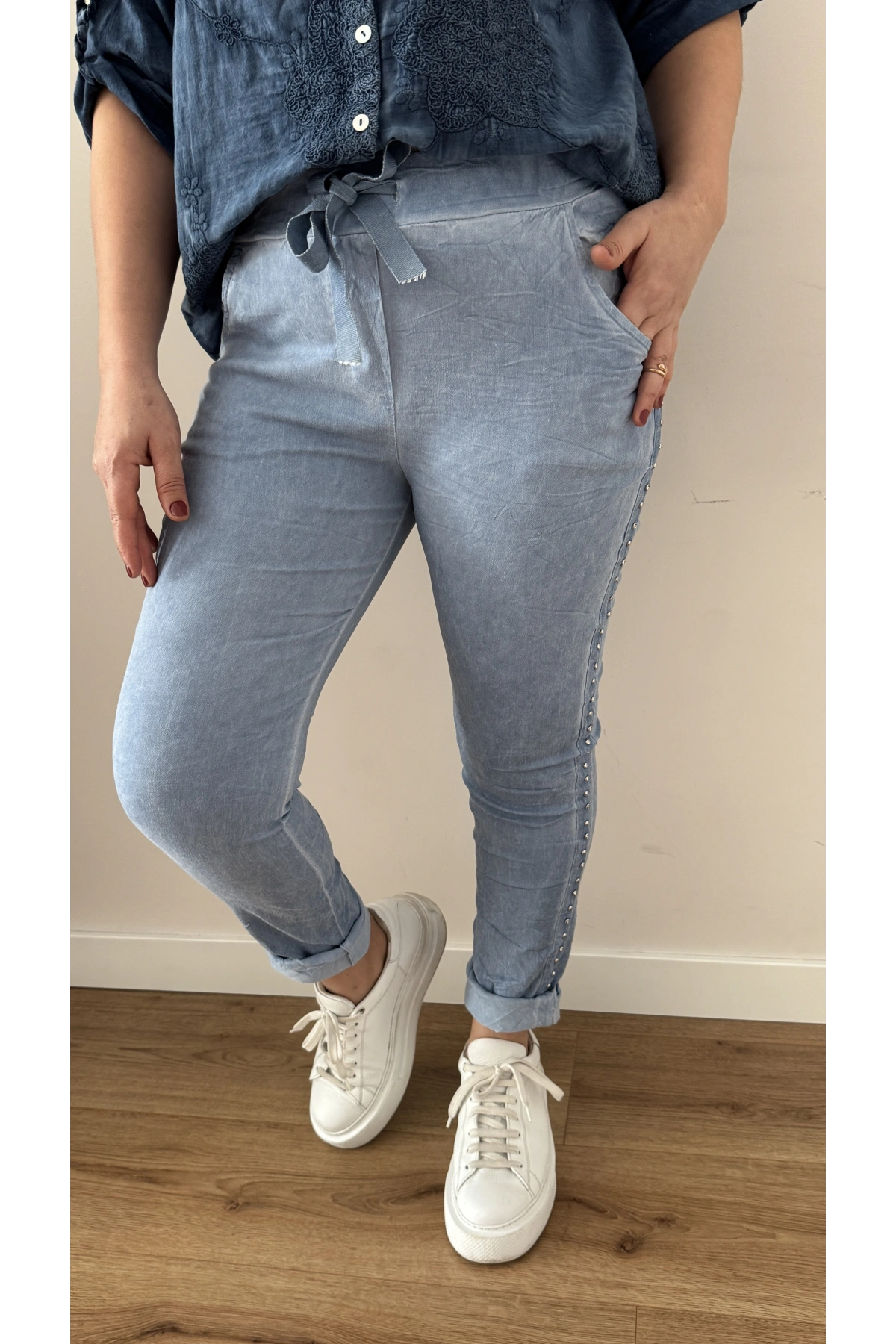 Yanı Zımba Şeritli Açık Mavi İthal Pantolon