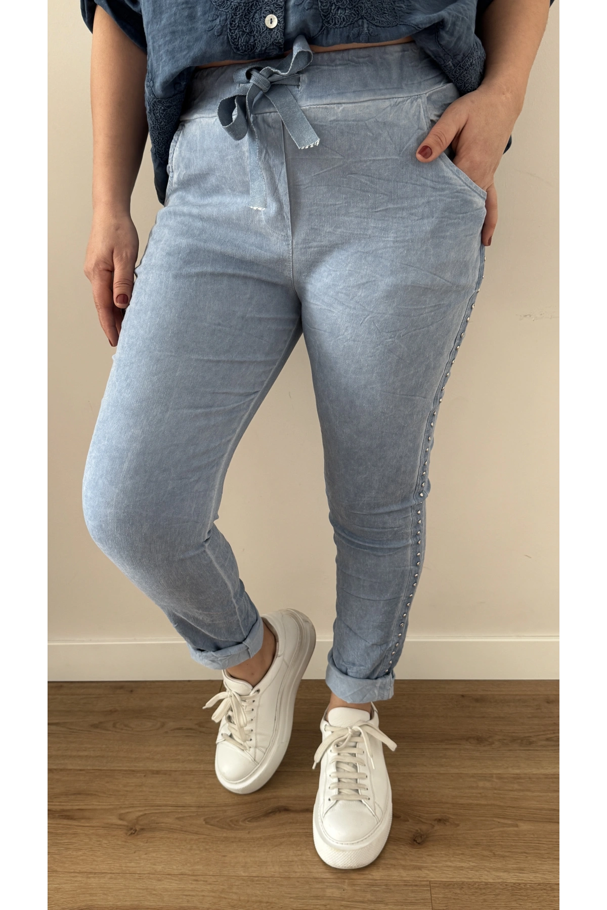 Yanı Zımba Şeritli Açık Mavi İthal Pantolon