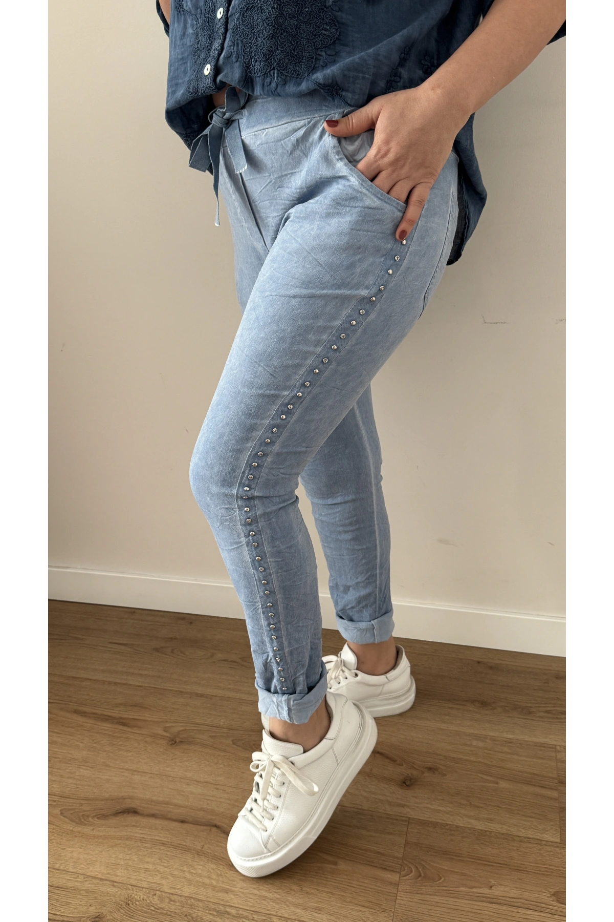 Yanı Zımba Şeritli Açık Mavi İthal Pantolon