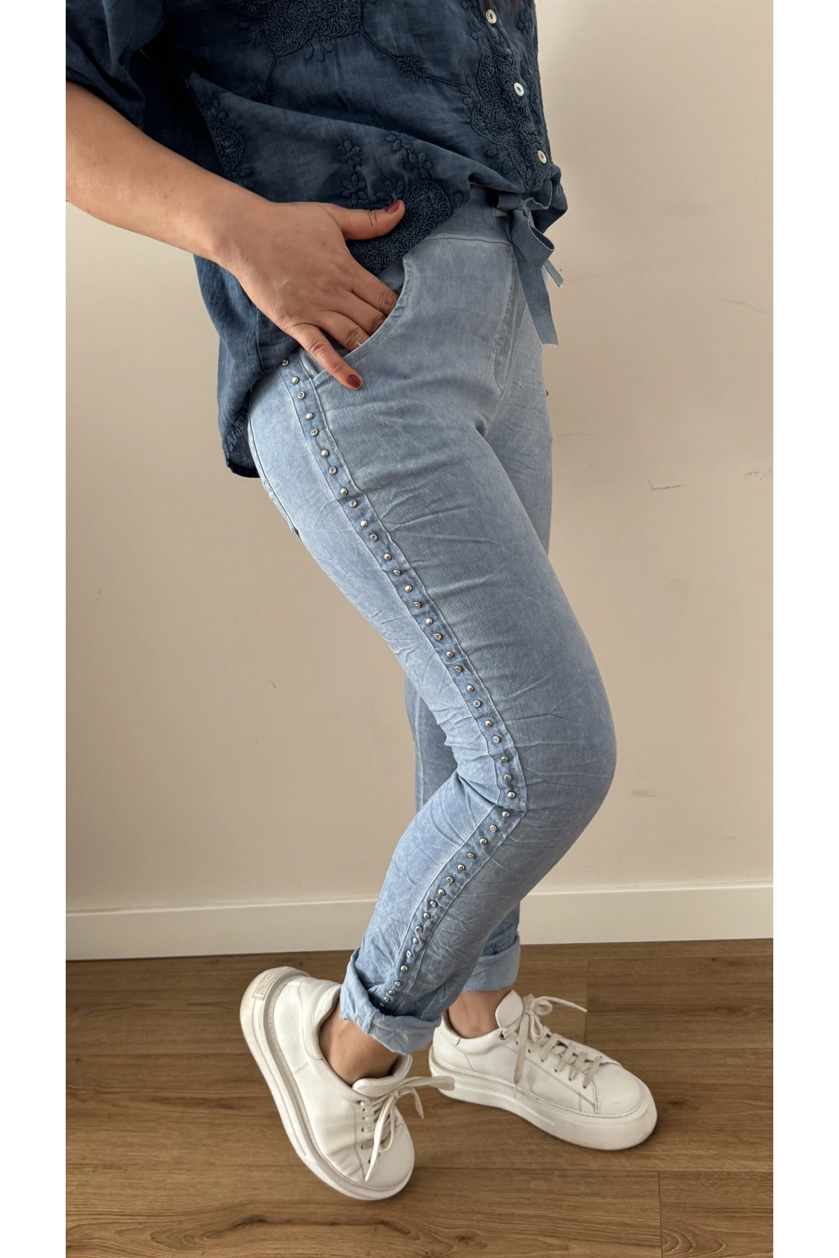 Yanı Zımba Şeritli Açık Mavi İthal Pantolon