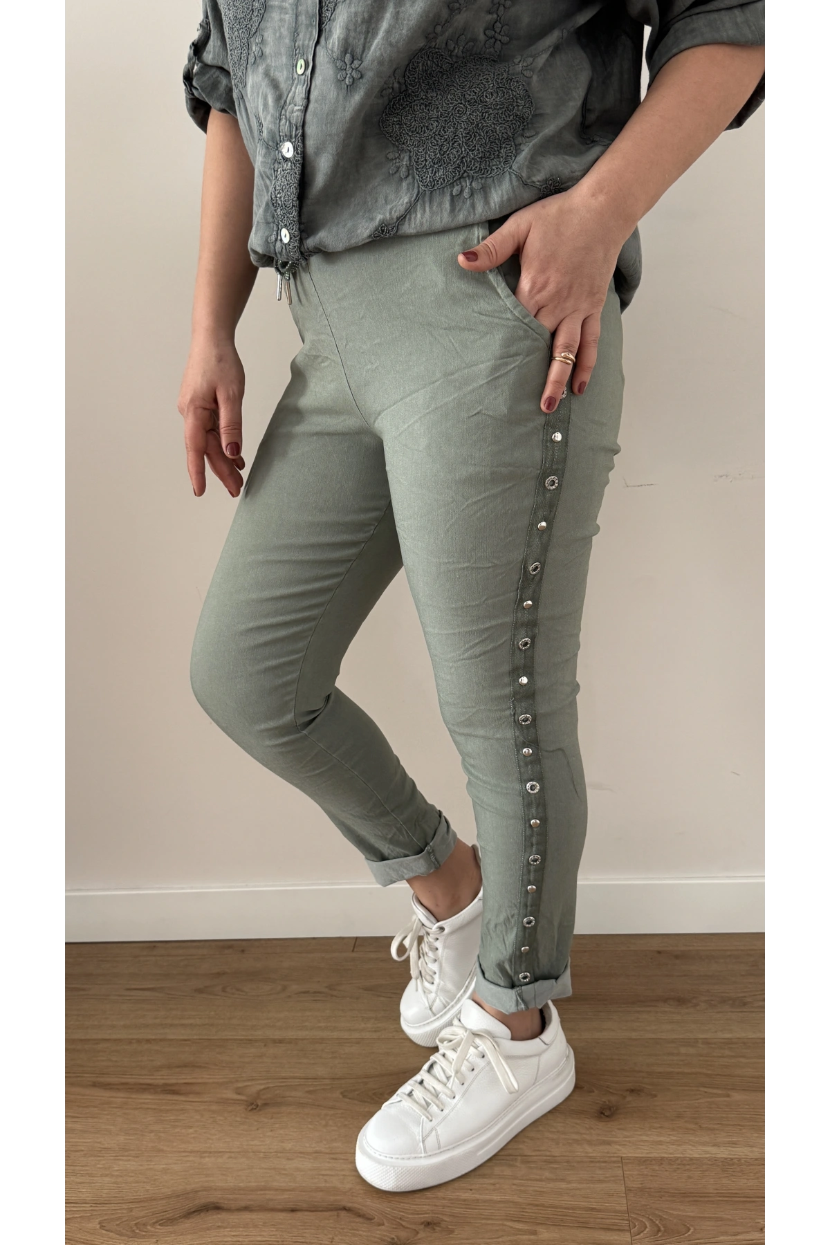 Yanı Zımba Şeritli Haki Yeşil İthal Pantolon