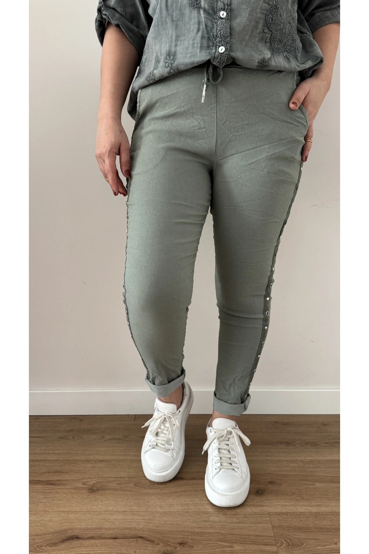 Yanı Zımba Şeritli Haki Yeşil İthal Pantolon