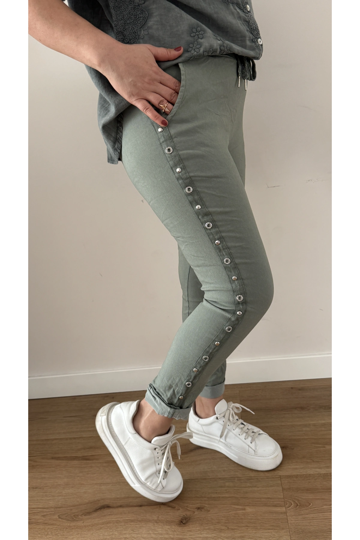 Yanı Zımba Şeritli Haki Yeşil İthal Pantolon