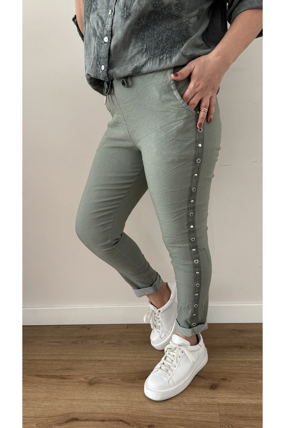 Yanı Zımba Şeritli Haki Yeşil İthal Pantolon