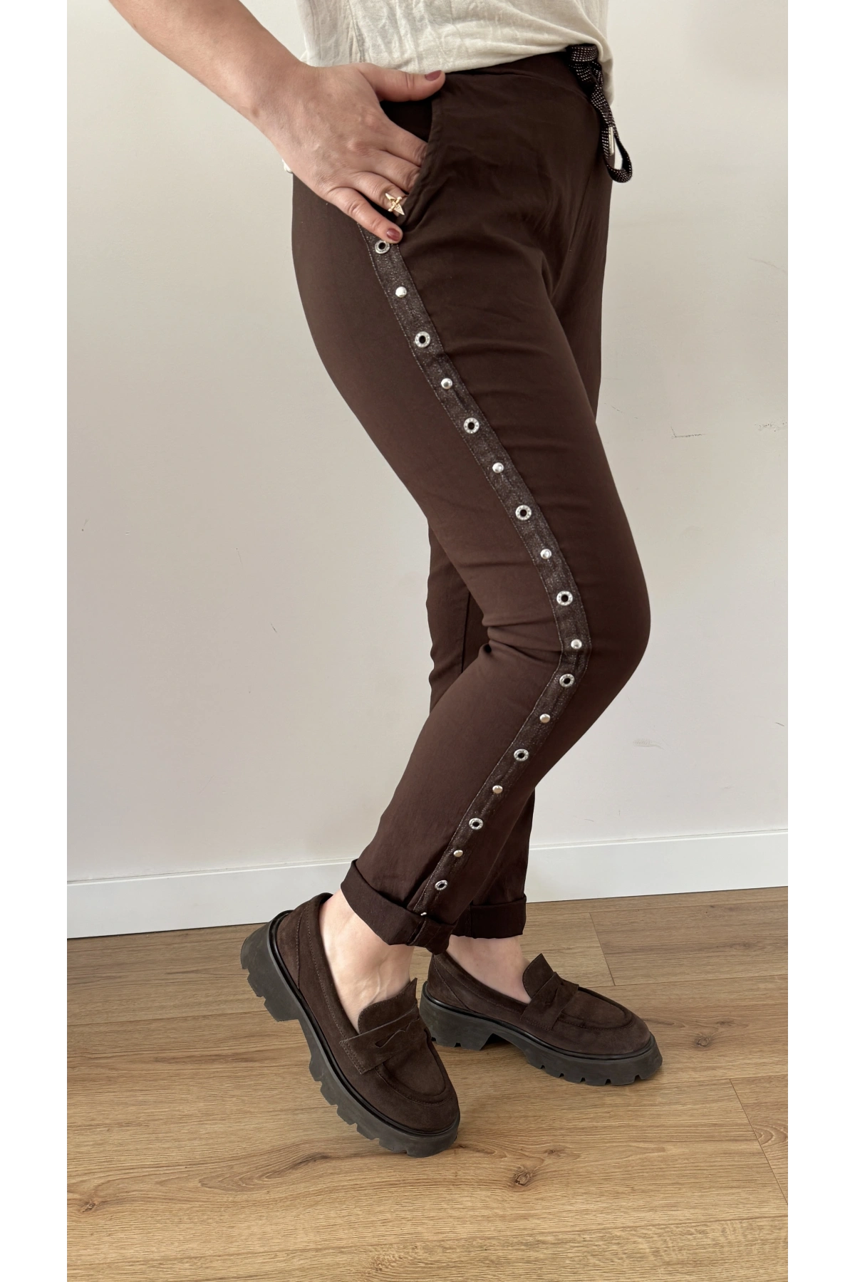 Yanı Zımba Şeritli Kahverengi İthal Pantolon