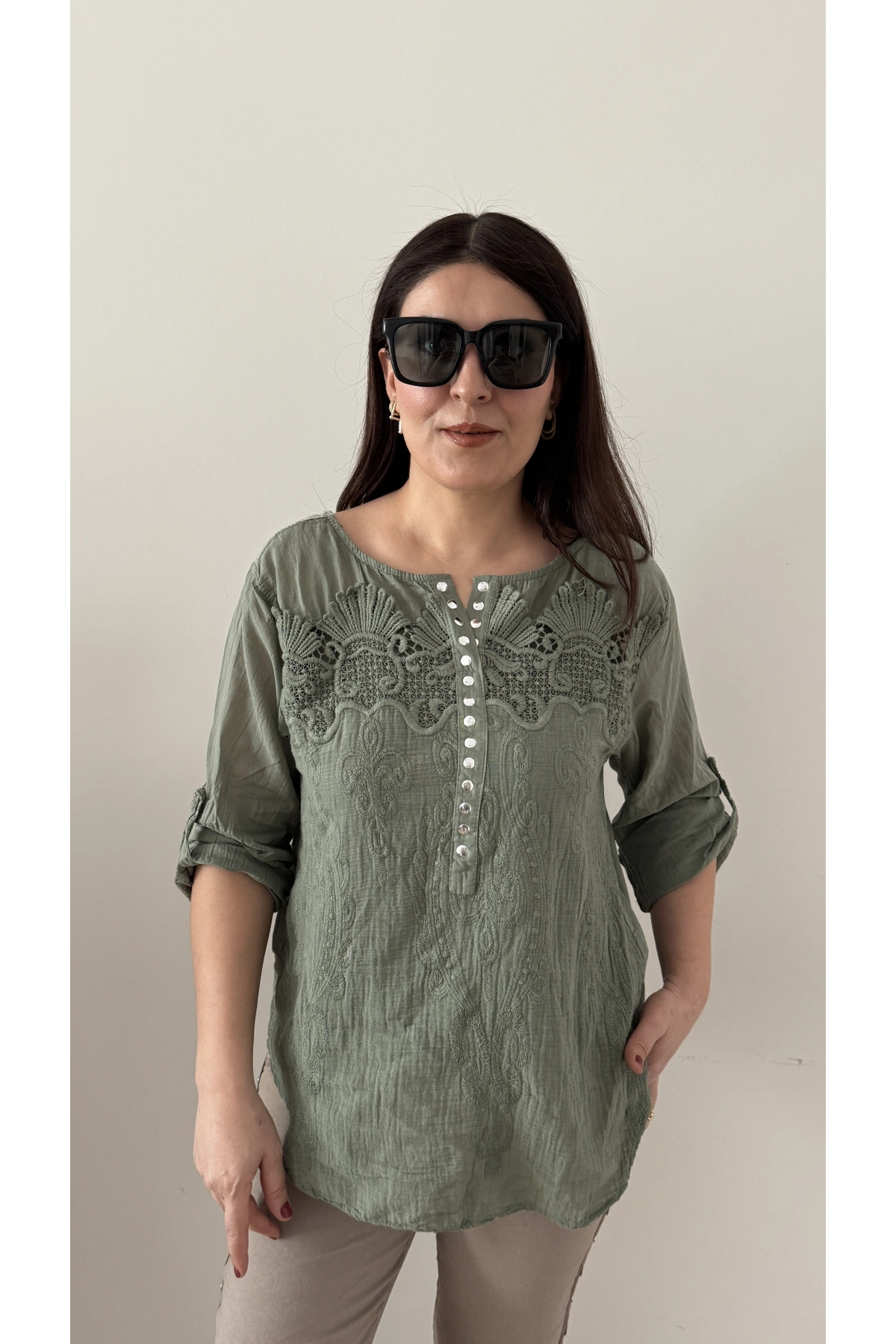 Nakışlı Zımba Düğmeli Haki Yeşil İkili İthal Gömlek