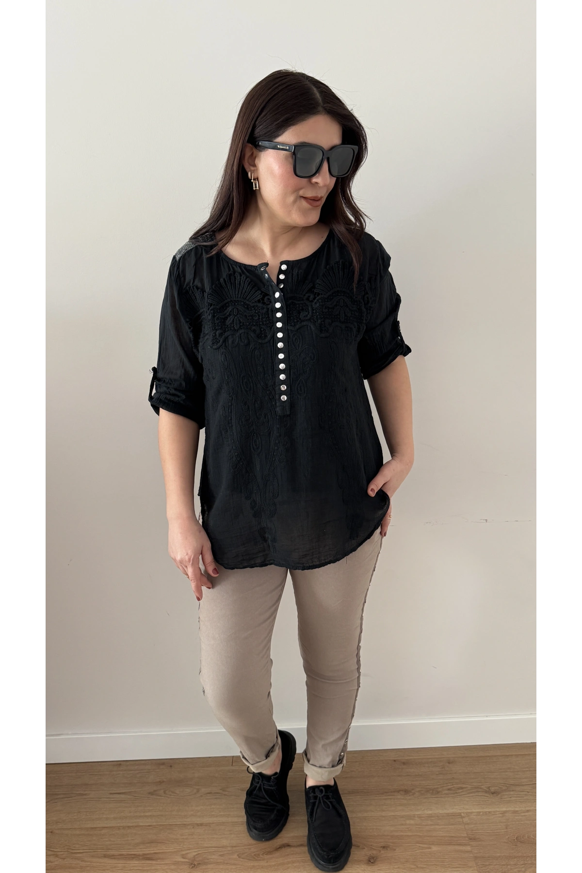 Yanı Zımba Detaylı Bej Rengi İthal Pantolon