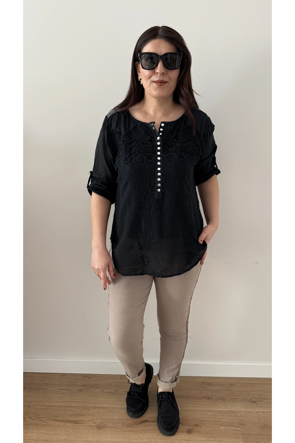 Nakışlı Zımba Düğmeli Siyah İkili ithal Gömlek