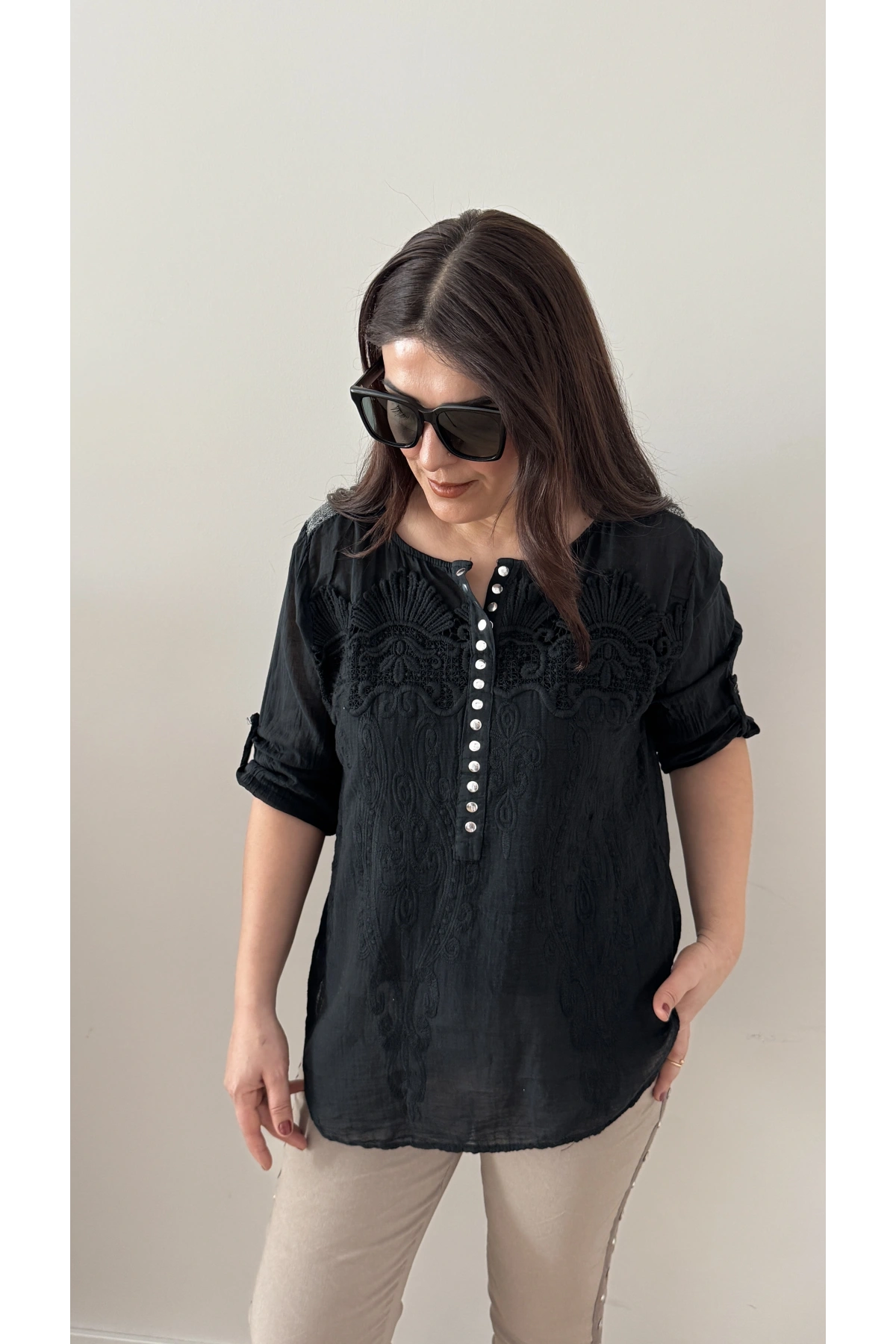 Nakışlı Zımba Düğmeli Siyah İkili ithal Gömlek