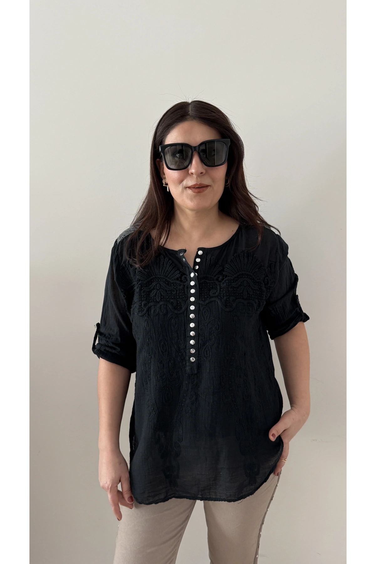 Nakışlı Zımba Düğmeli Siyah İkili ithal Gömlek