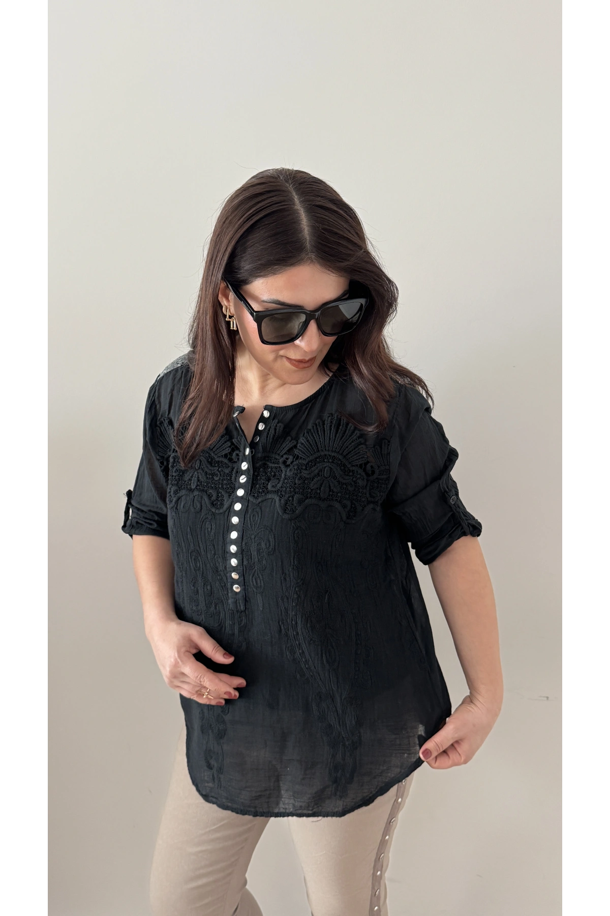 Nakışlı Zımba Düğmeli Siyah İkili ithal Gömlek