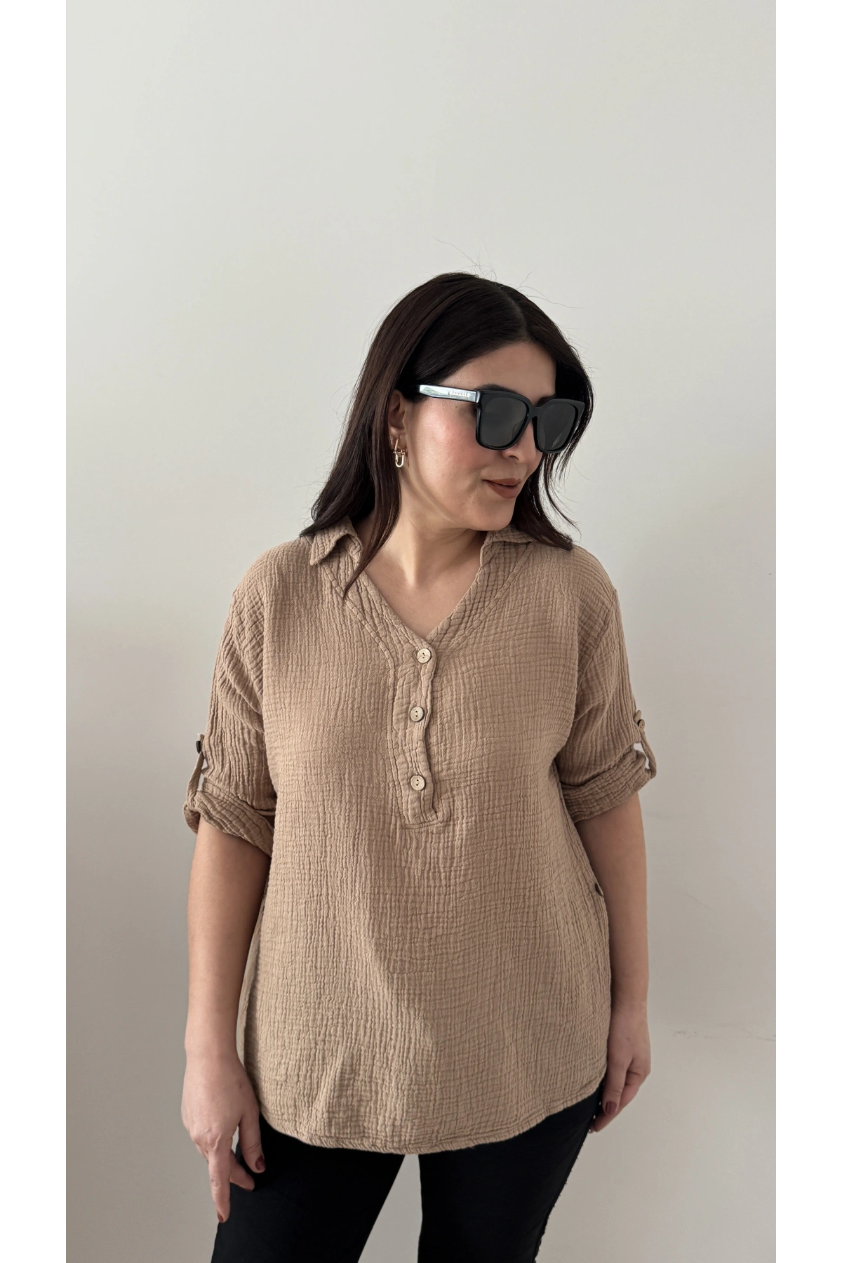 Yakalı Önü Düğmeli Vizon Rengi Müslin Bluz