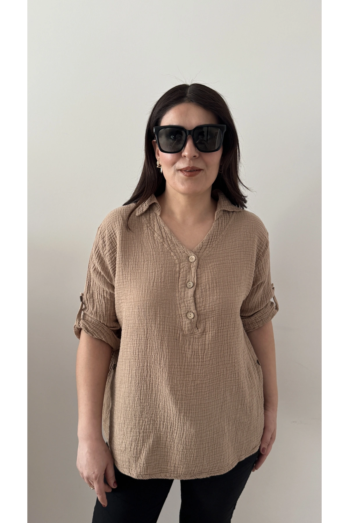 Yakalı Önü Düğmeli Vizon Rengi Müslin Bluz