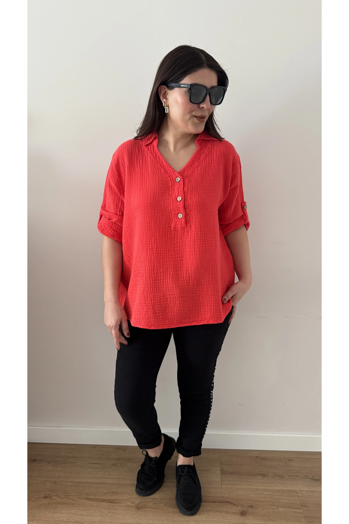 Yakalı Önü Düğmeli Narçiçeği Rengi Müslin Bluz