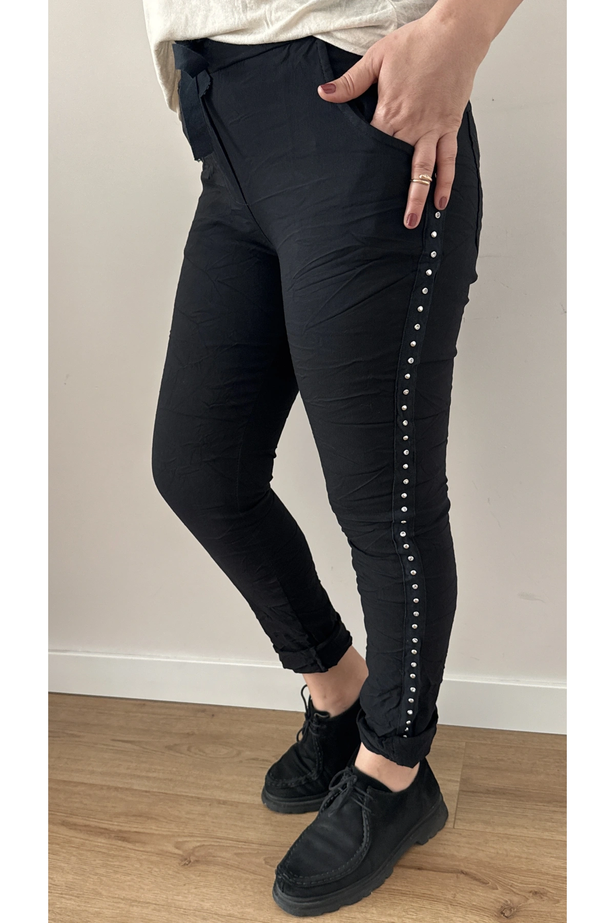 Yan Şeritli Taş Zımbalı Siyah İthal Pantolon