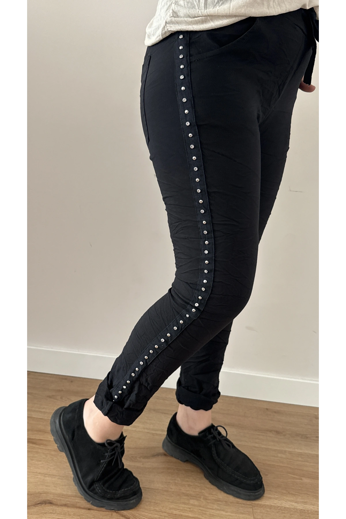 Yan Şeritli Taş Zımbalı Siyah İthal Pantolon