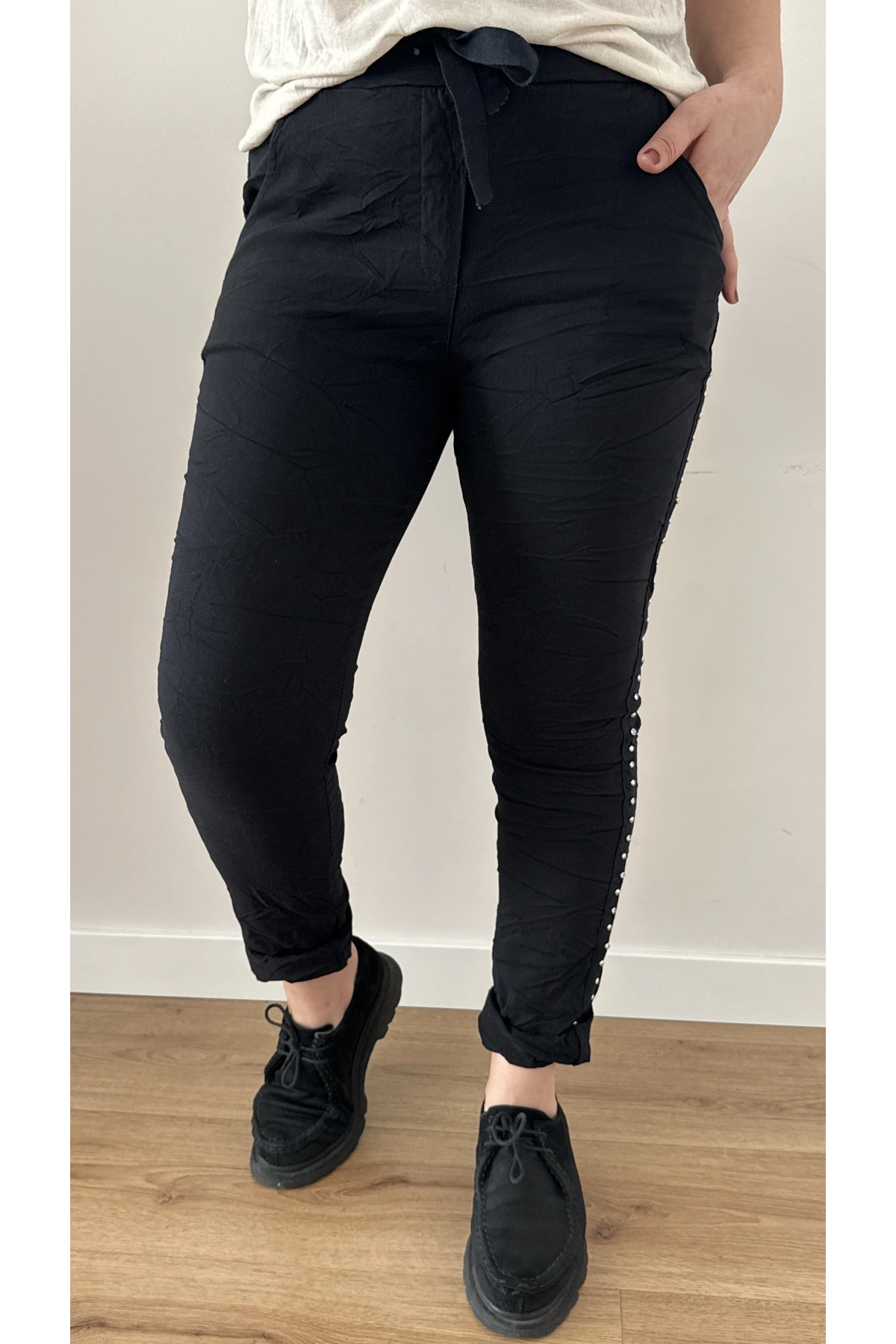 Yan Şeritli Taş Zımbalı Siyah İthal Pantolon