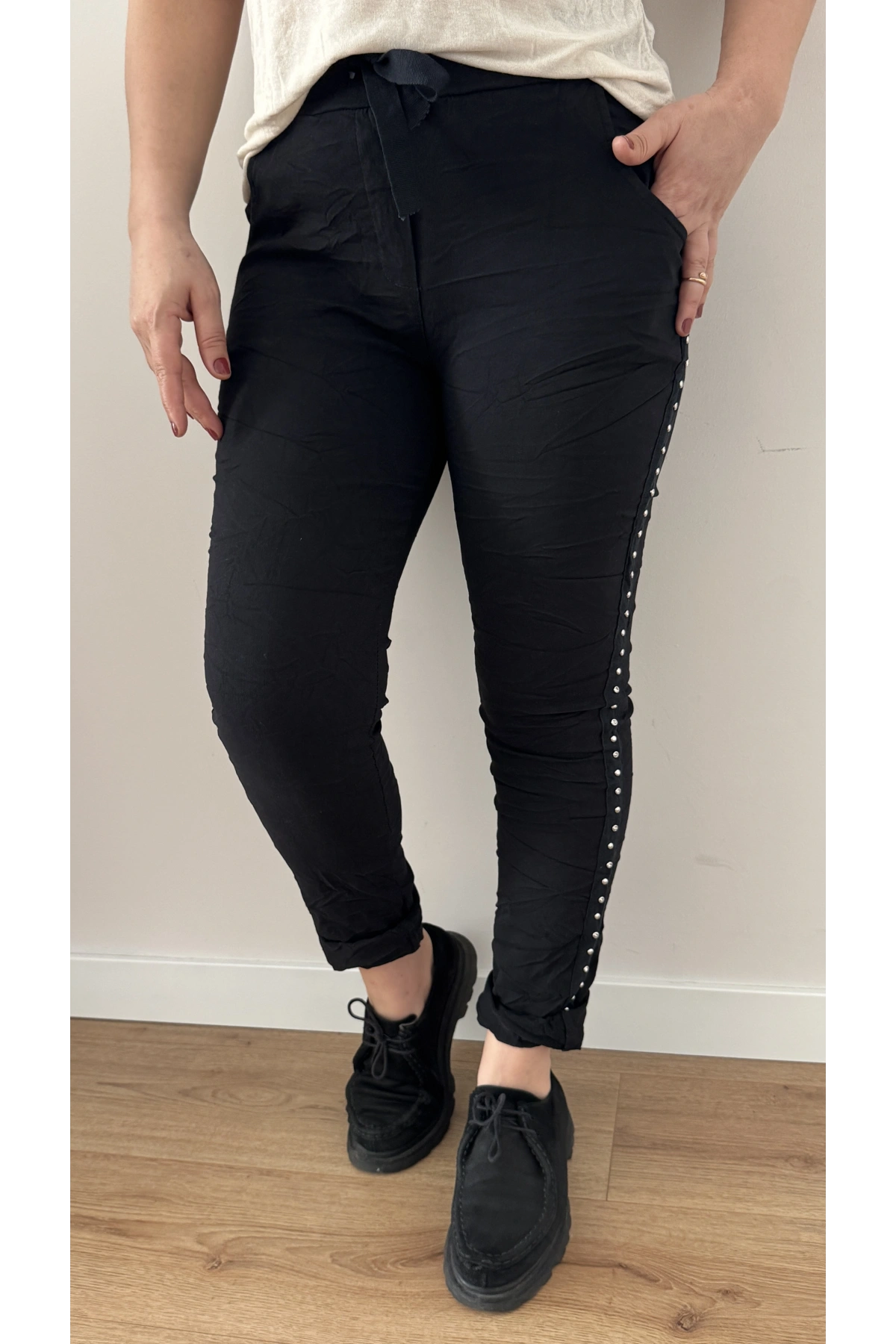 Yan Şeritli Taş Zımbalı Siyah İthal Pantolon
