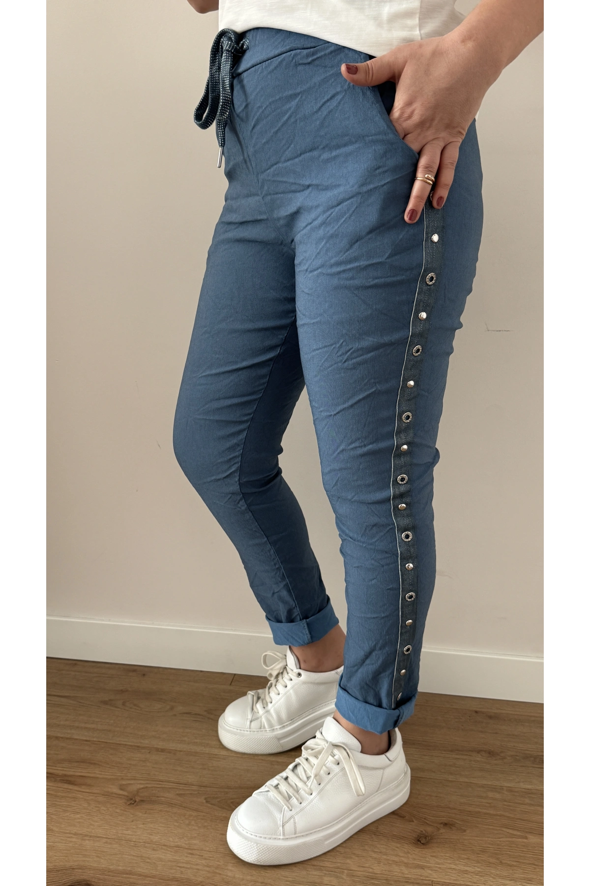 Yanı Zımba Şeritli Mavi İthal Pantolon