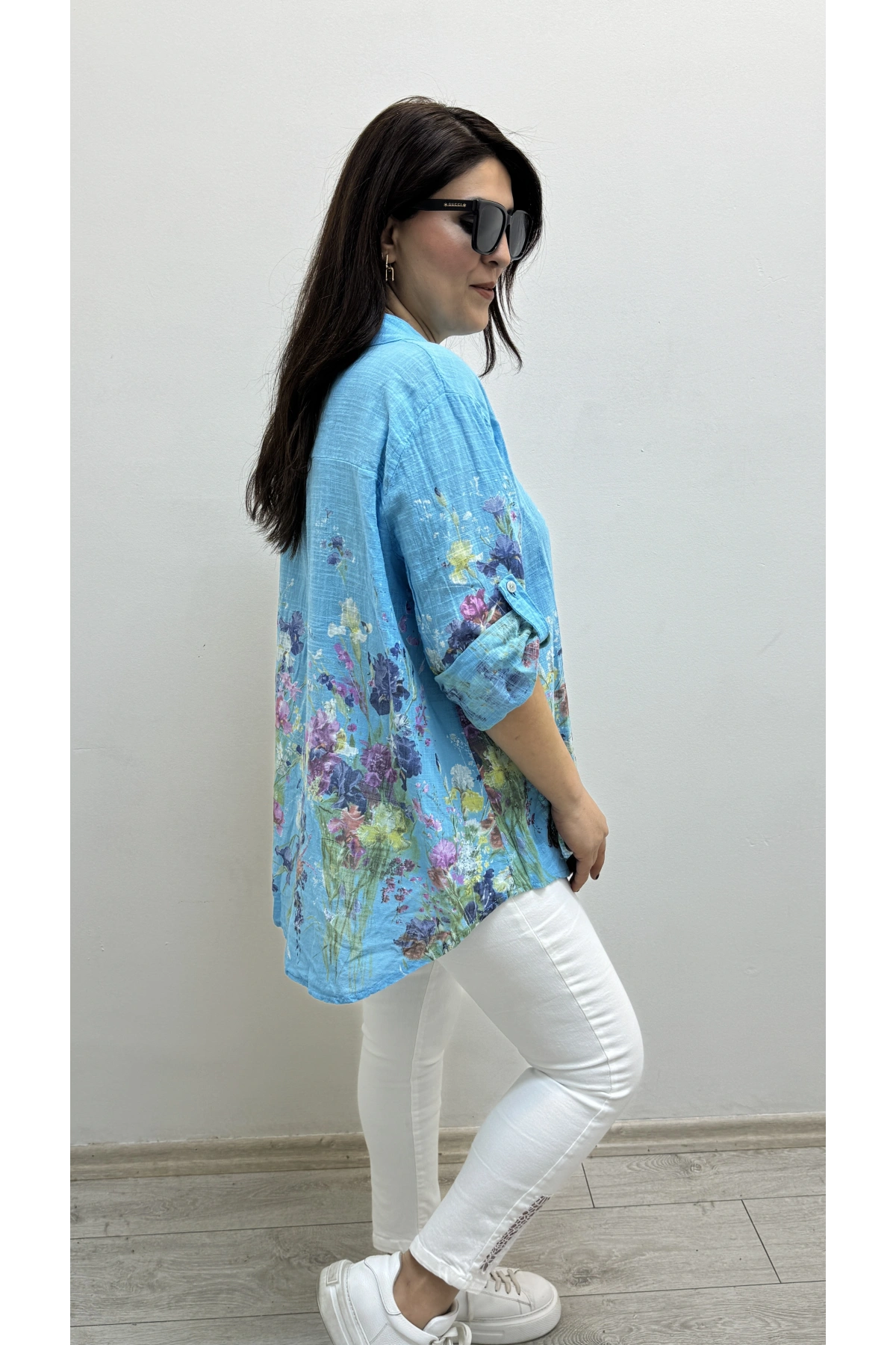 Çiçek Desenli Mavi İthal Gömlek