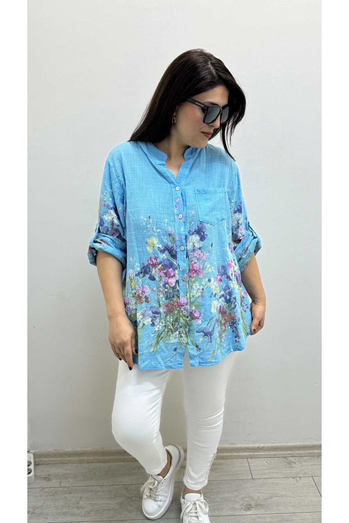Çiçek Desenli Mavi İthal Gömlek