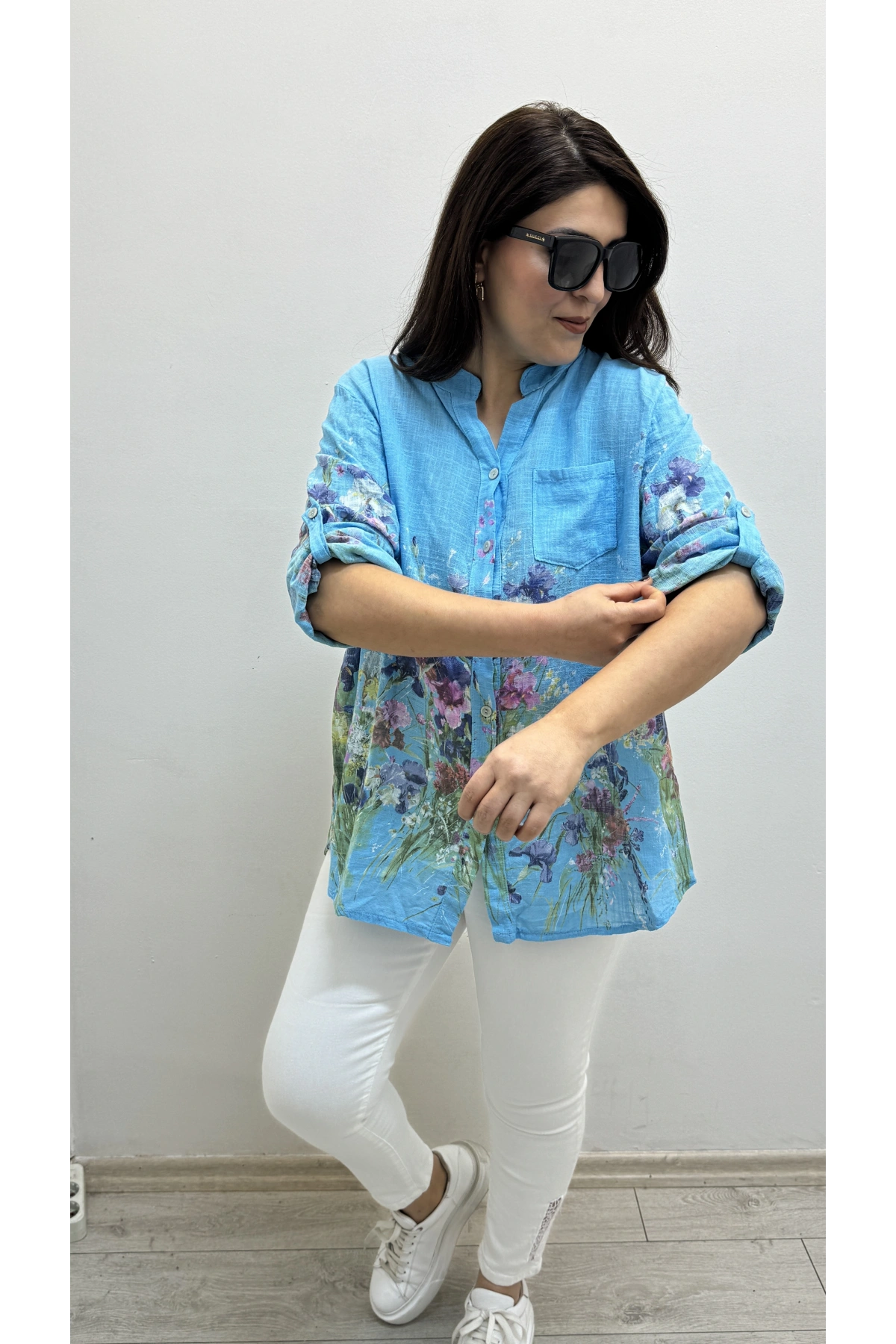 Çiçek Desenli Mavi İthal Gömlek