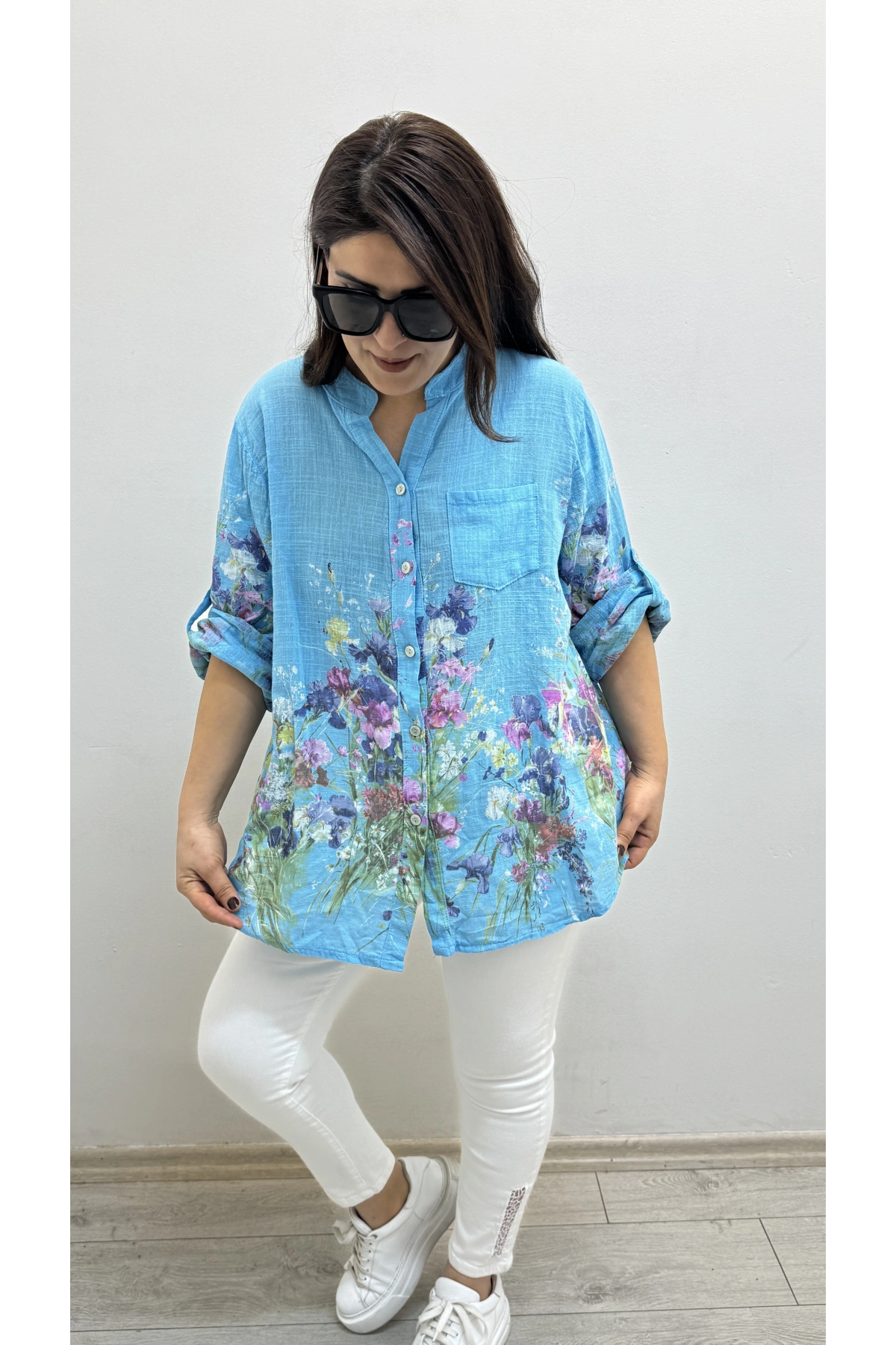 Çiçek Desenli Mavi İthal Gömlek