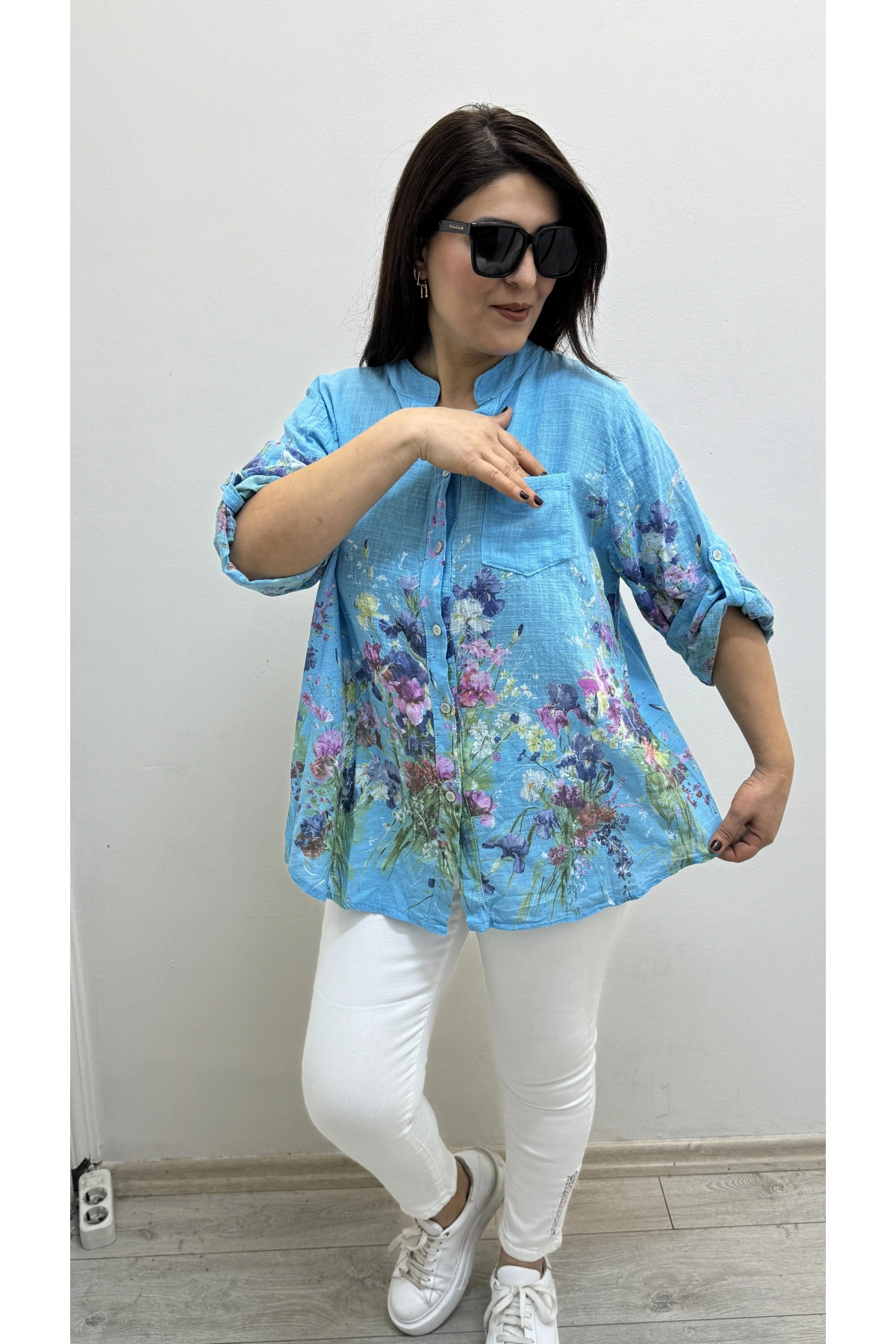 Çiçek Desenli Mavi İthal Gömlek