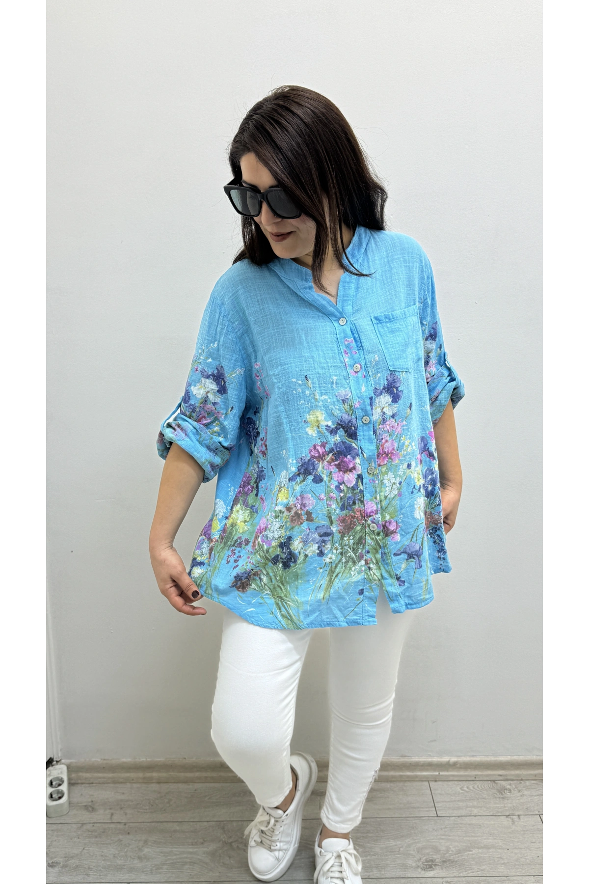 Çiçek Desenli Mavi İthal Gömlek