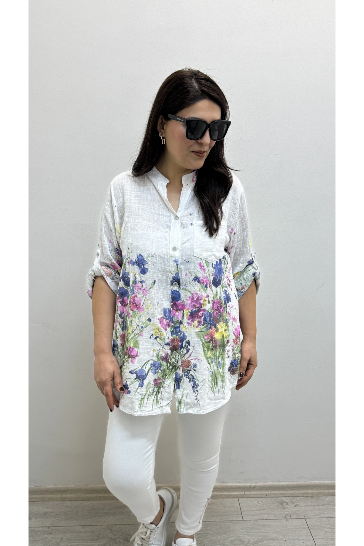 Çiçek Desenli Beyaz İthal Gömlek