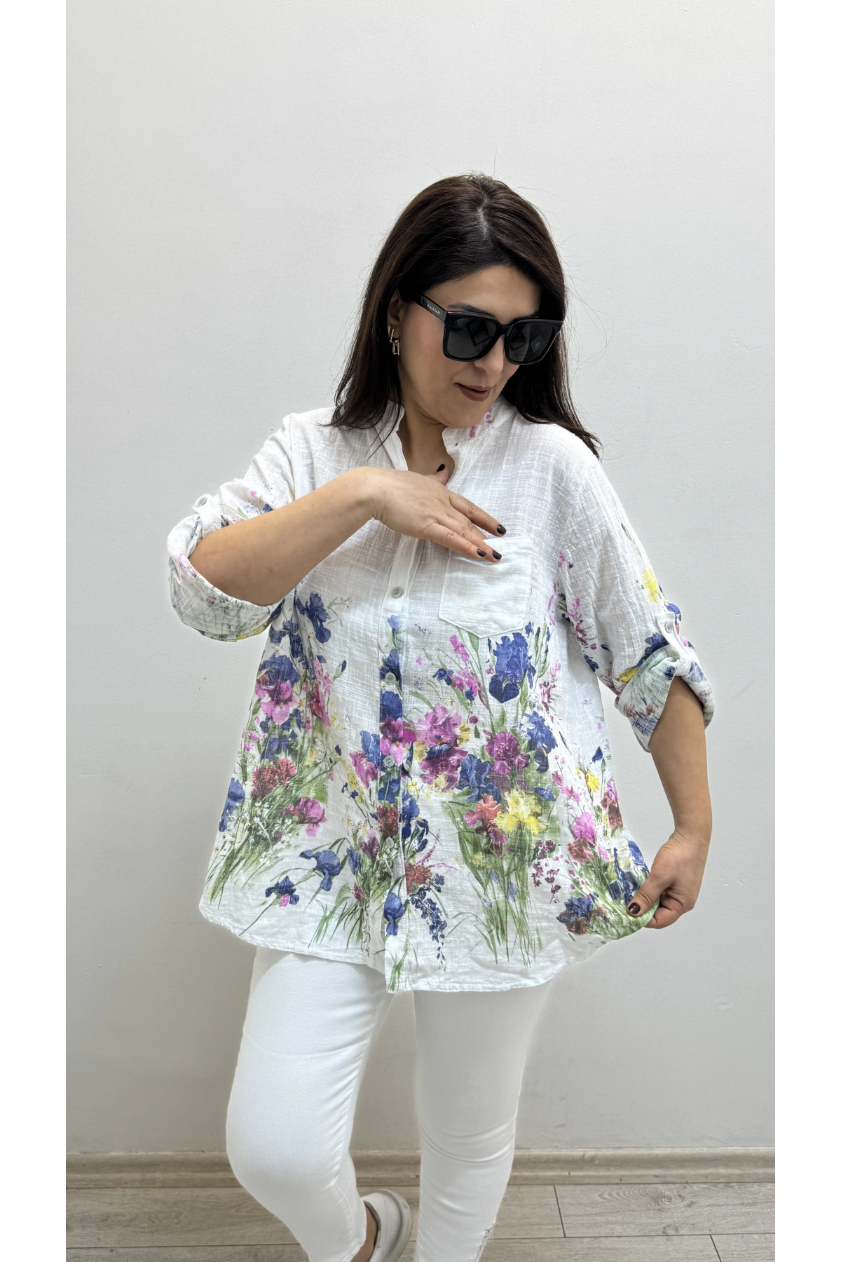 Çiçek Desenli Beyaz İthal Gömlek