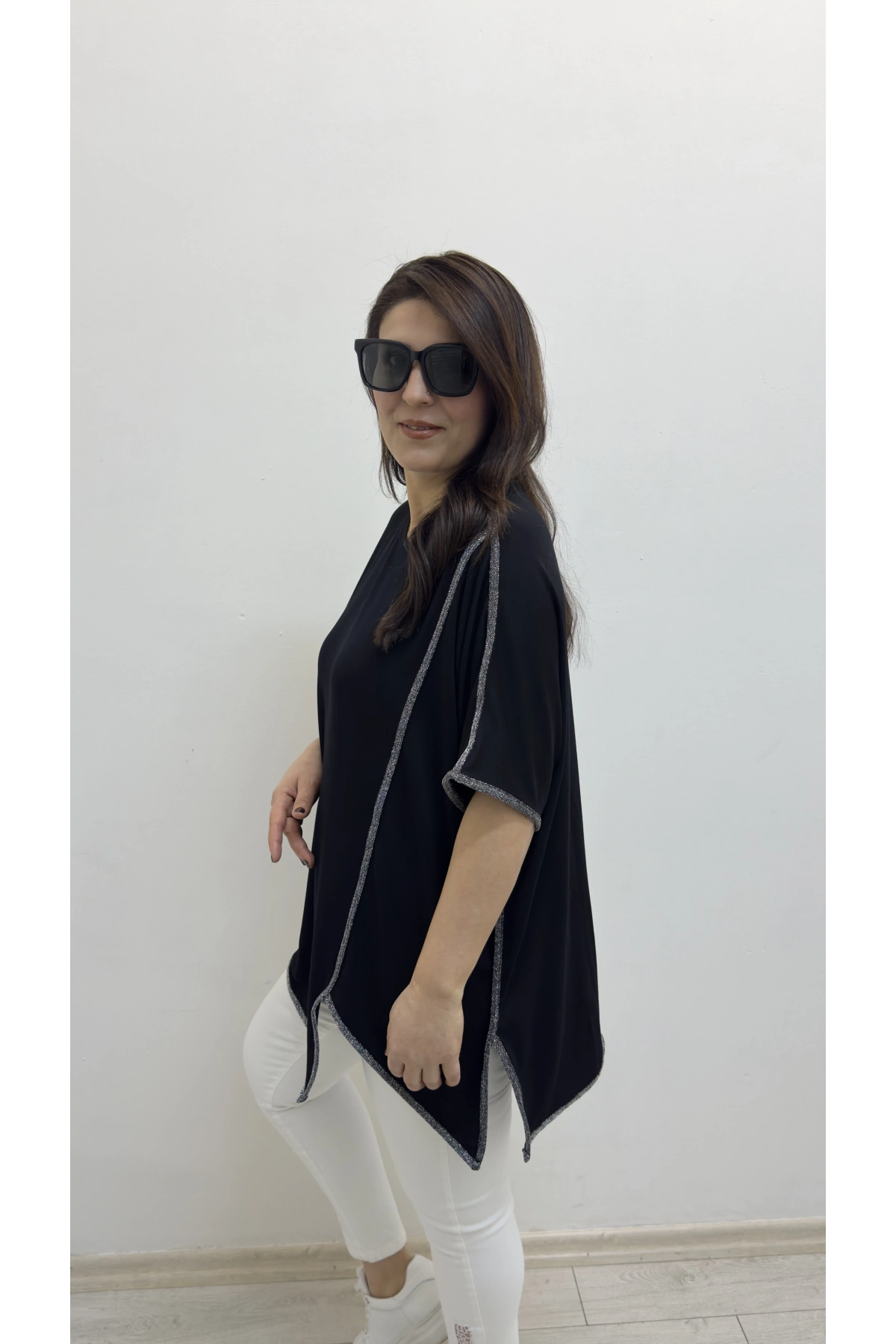 Asimetrik Kesim Sim Şeritli Siyah Bluz