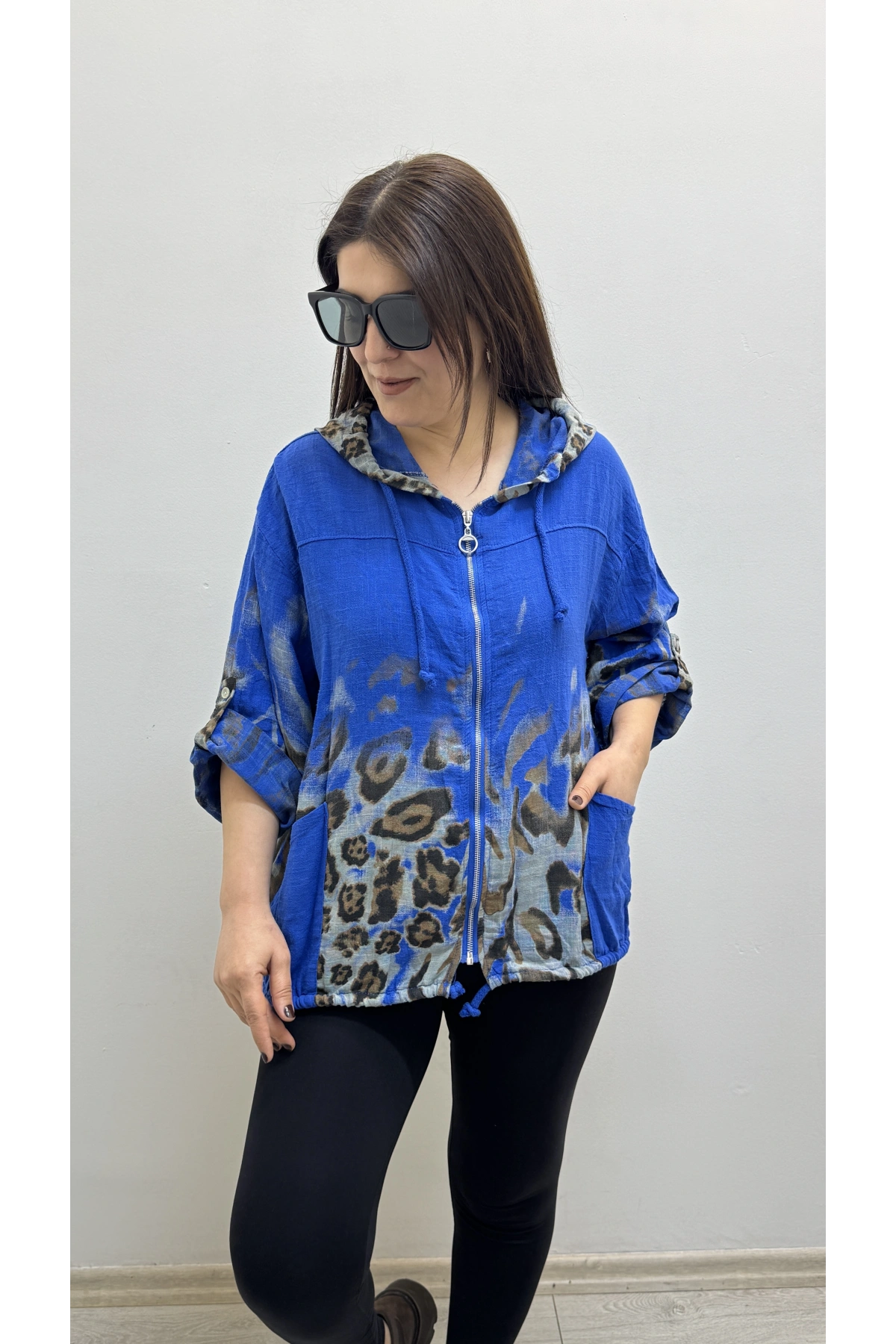 Leopar Desenli Saks Mavi Fermuarlı İthal Gömlek