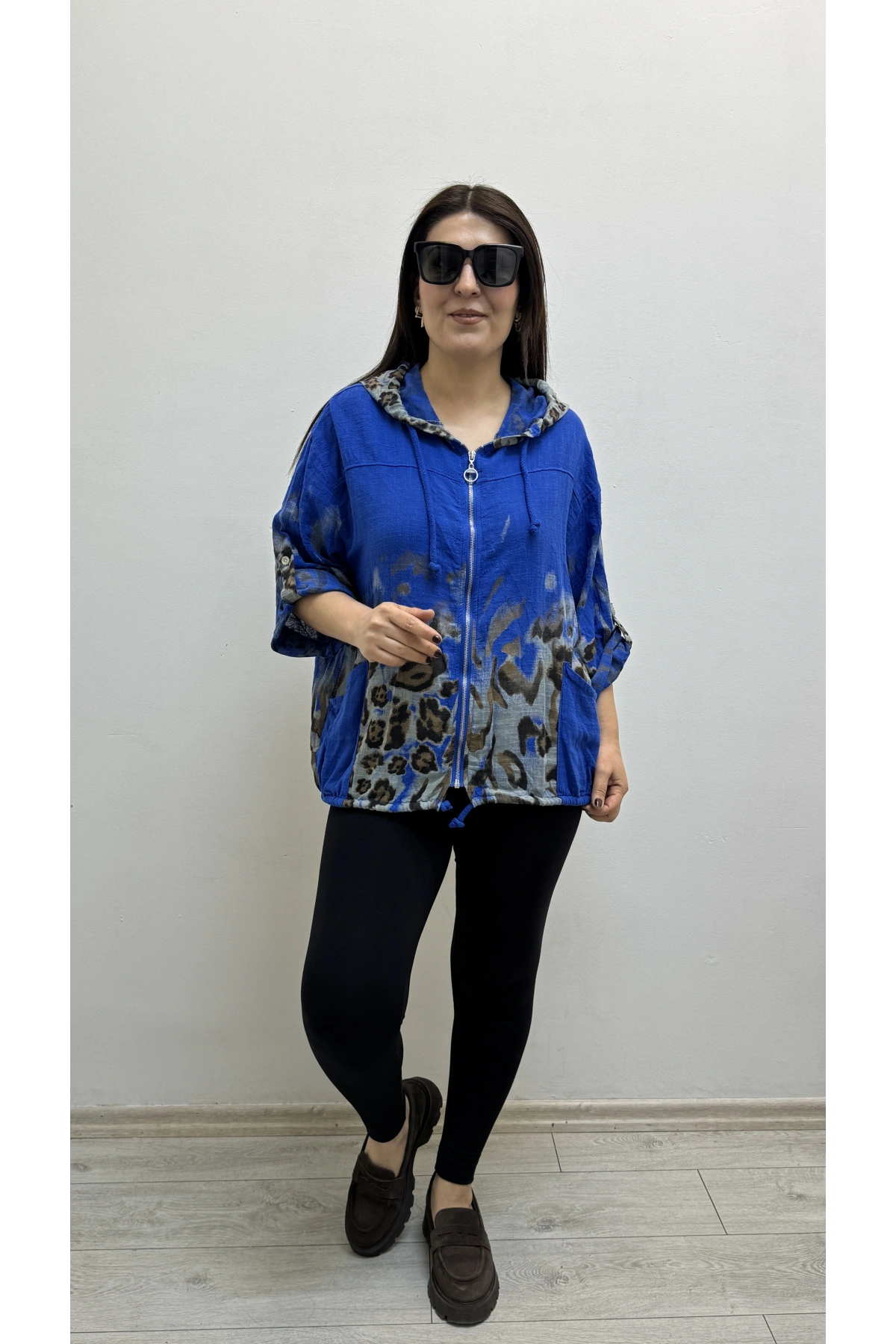 Leopar Desenli Saks Mavi Fermuarlı İthal Gömlek