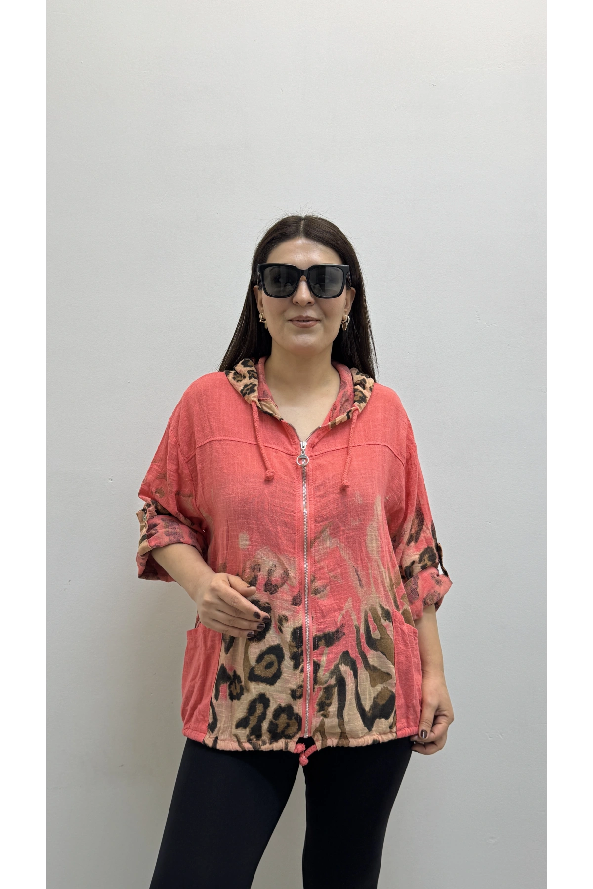 Leopar Desenli Nar Çiçeği Fermuarlı İthal Gömlek