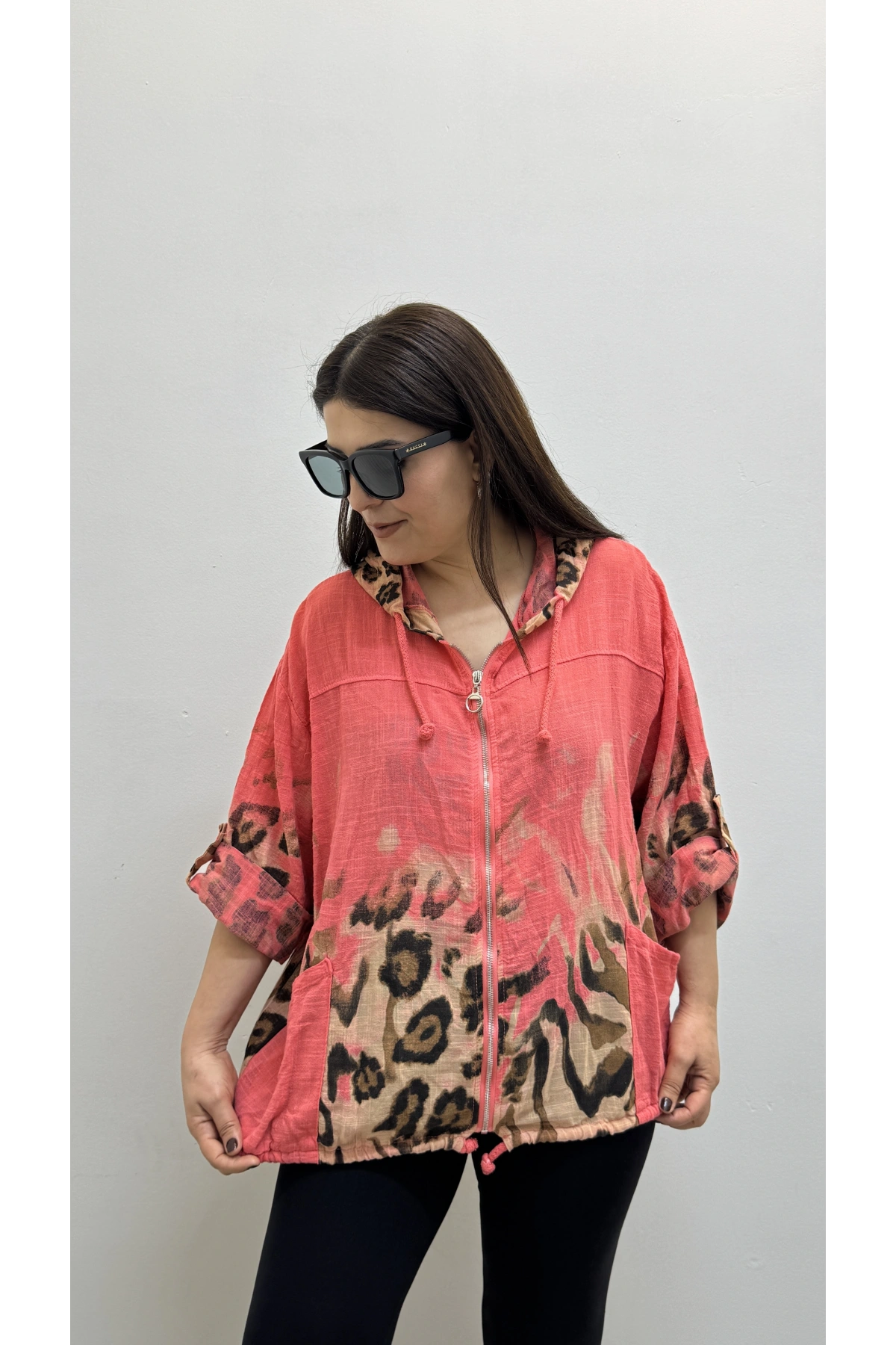 Leopar Desenli Nar Çiçeği Fermuarlı İthal Gömlek