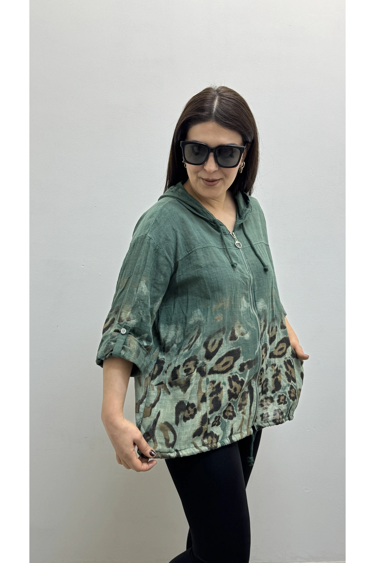 Leopar Desenli Haki Yeşil Fermuarlı İthal Gömlek
