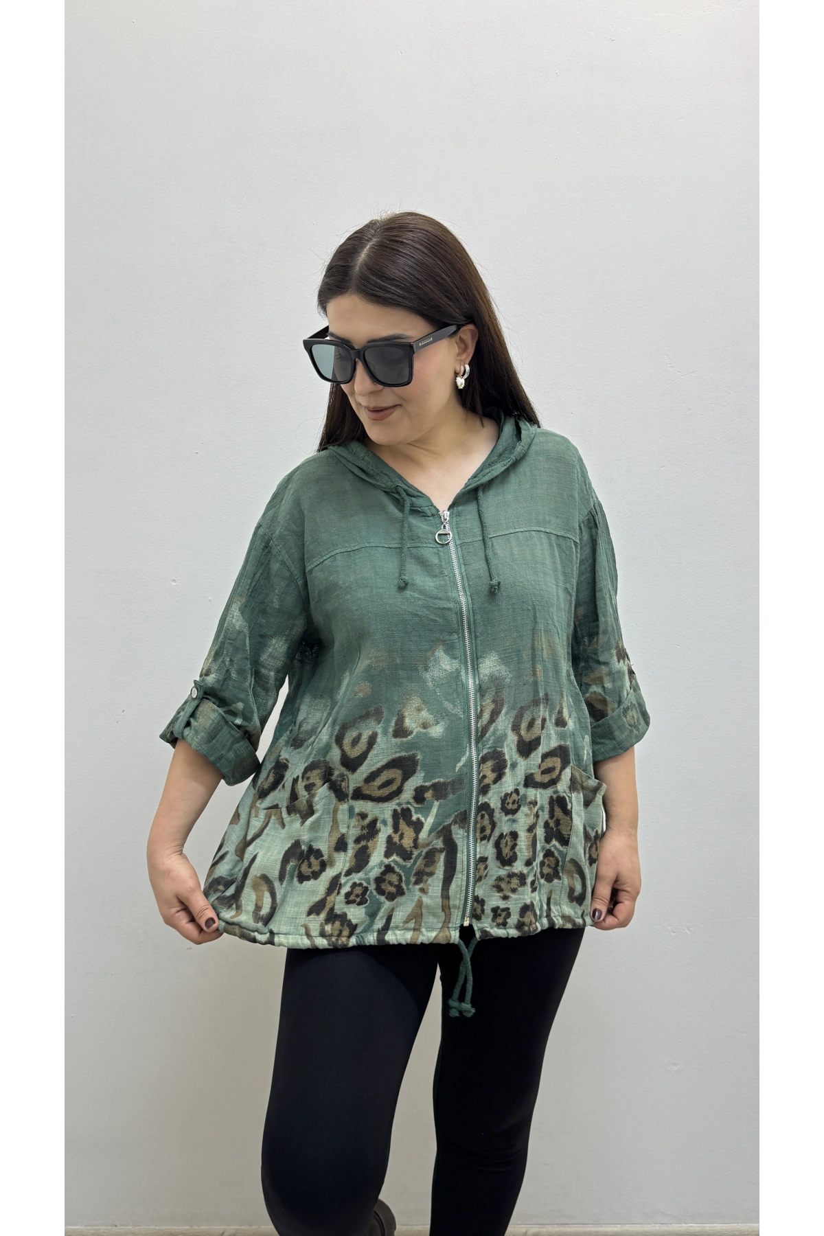 Leopar Desenli Haki Yeşil Fermuarlı İthal Gömlek