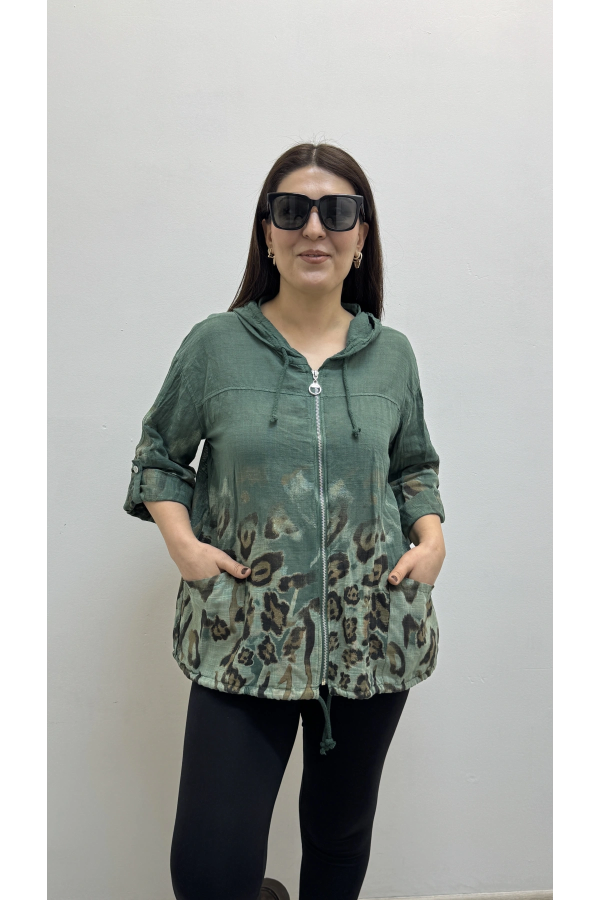 Leopar Desenli Haki Yeşil Fermuarlı İthal Gömlek