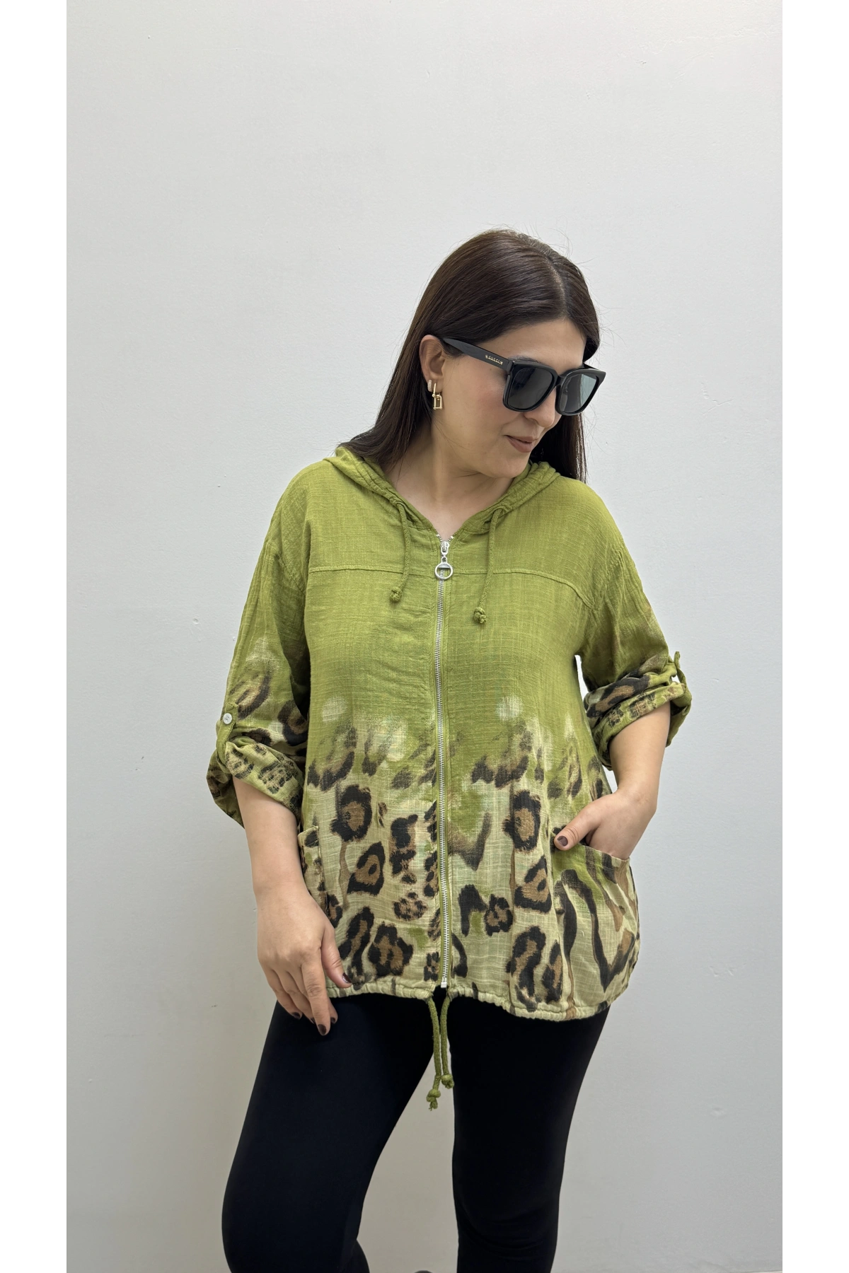 Leopar Desenli Yağ Yeşili Fermuarlı İthal Gömlek